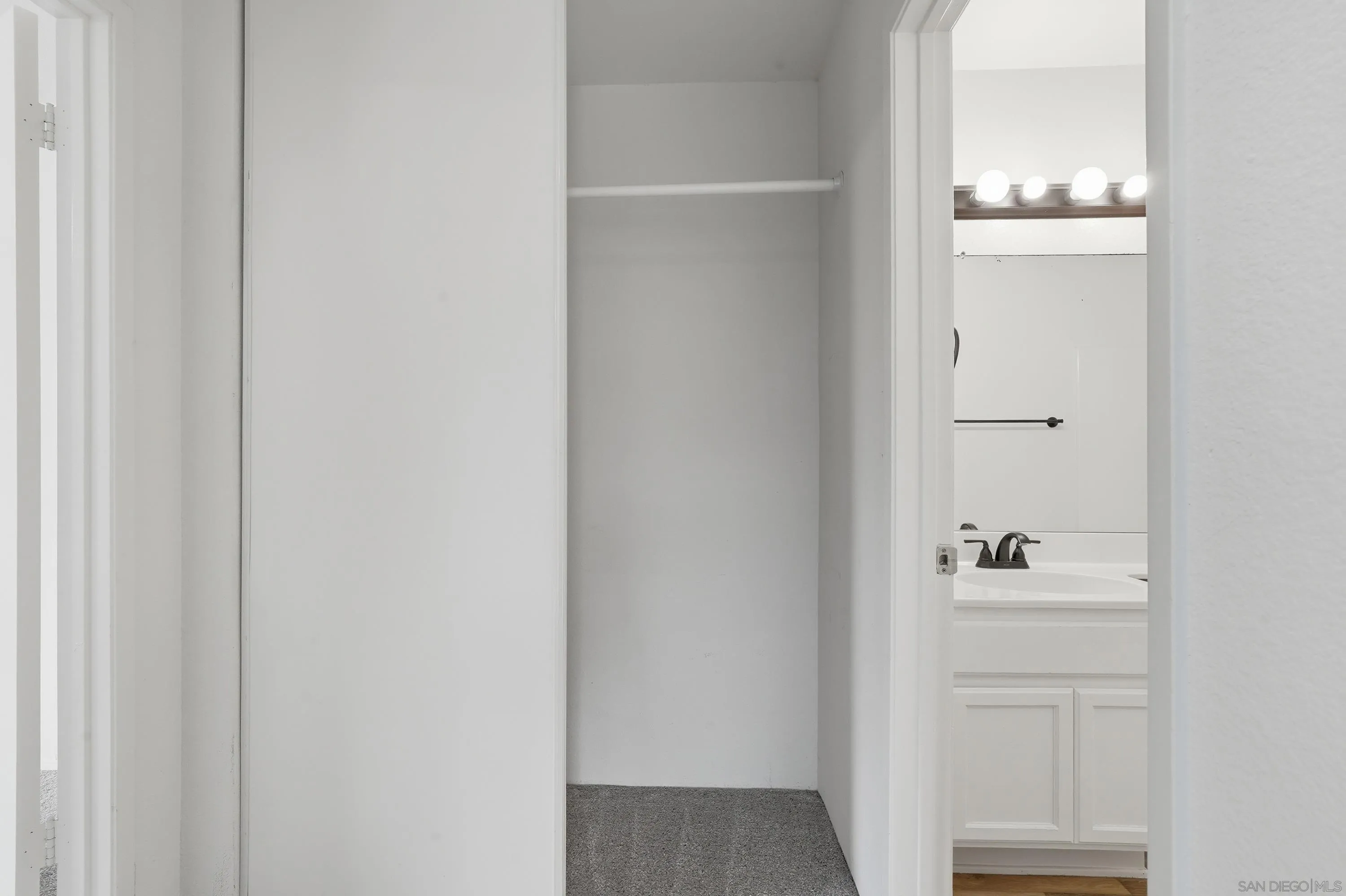 https://cdn.realtyfeed.com/cdn/127/260011404/21a5e02143e1c20ad58e16c53eacbef8.webp