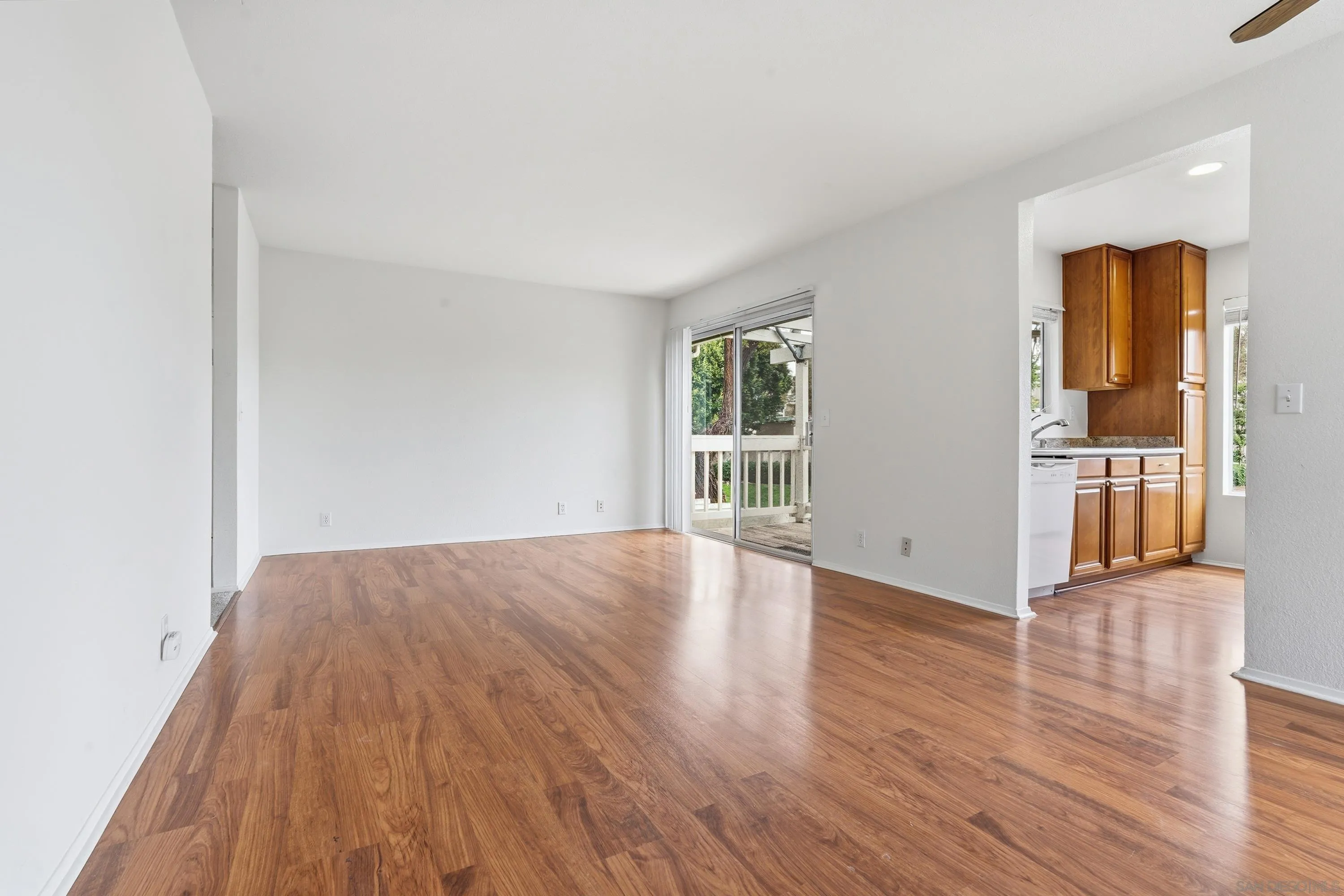 https://cdn.realtyfeed.com/cdn/127/260011404/9ad9dabb8d66a2c7f93aabece64c29b0.webp