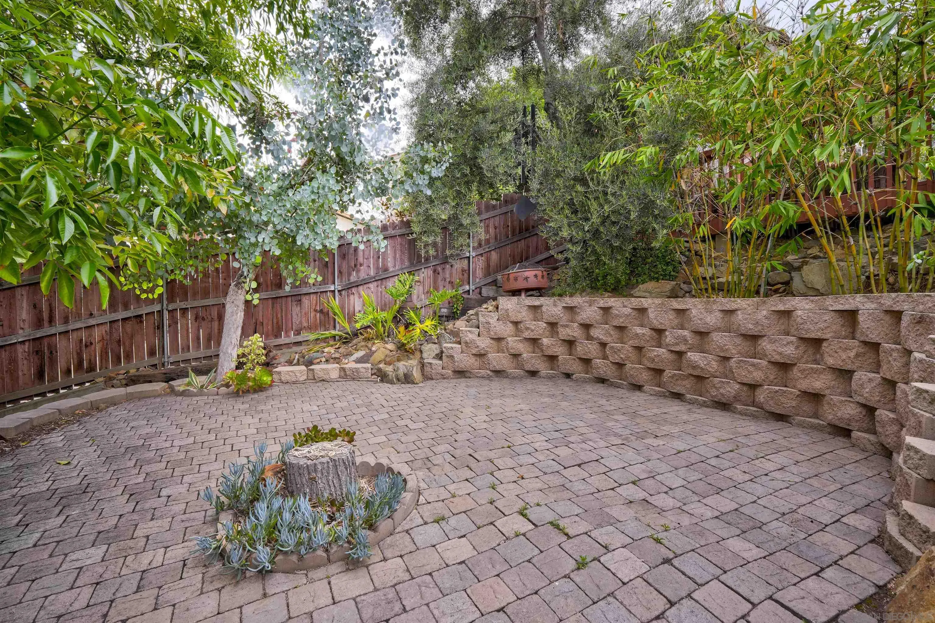 https://cdn.realtyfeed.com/cdn/127/260011405/e5c140637801c2c75dc4039eaac53568.webp