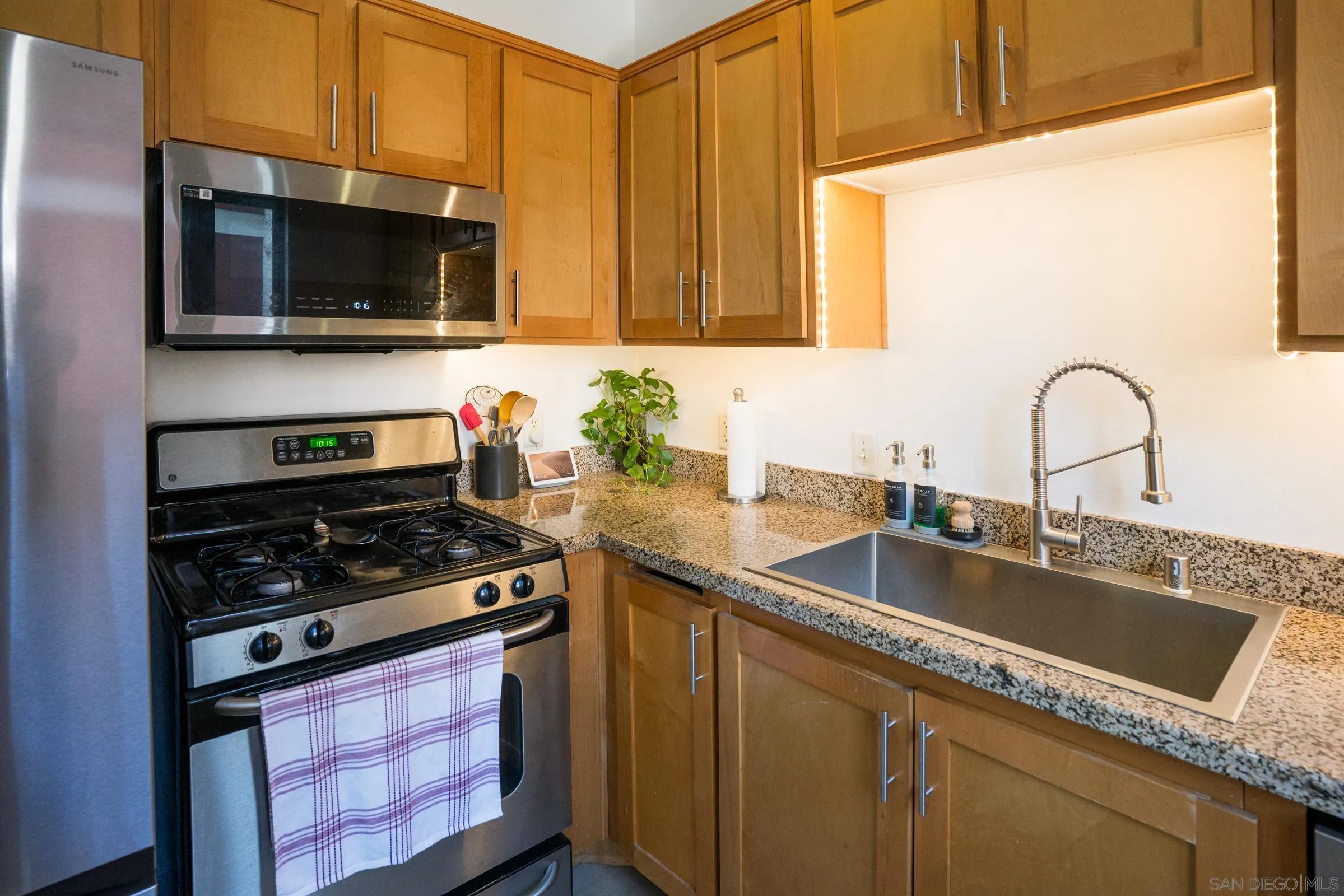 Photo #10: 260011408 Listing: Photo #10