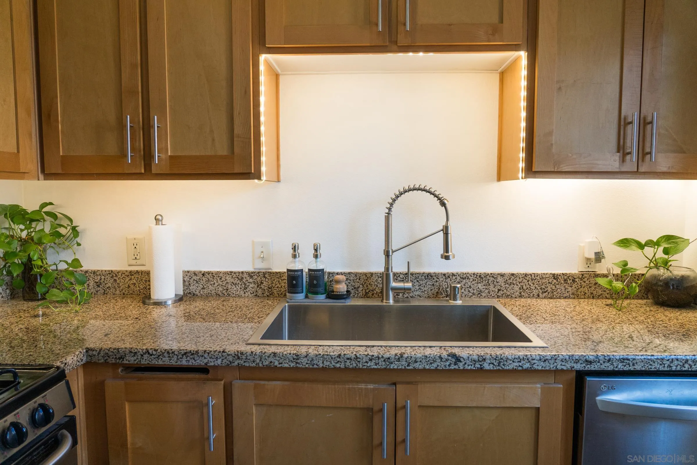 Photo #8: 260011408 Listing: Photo #8