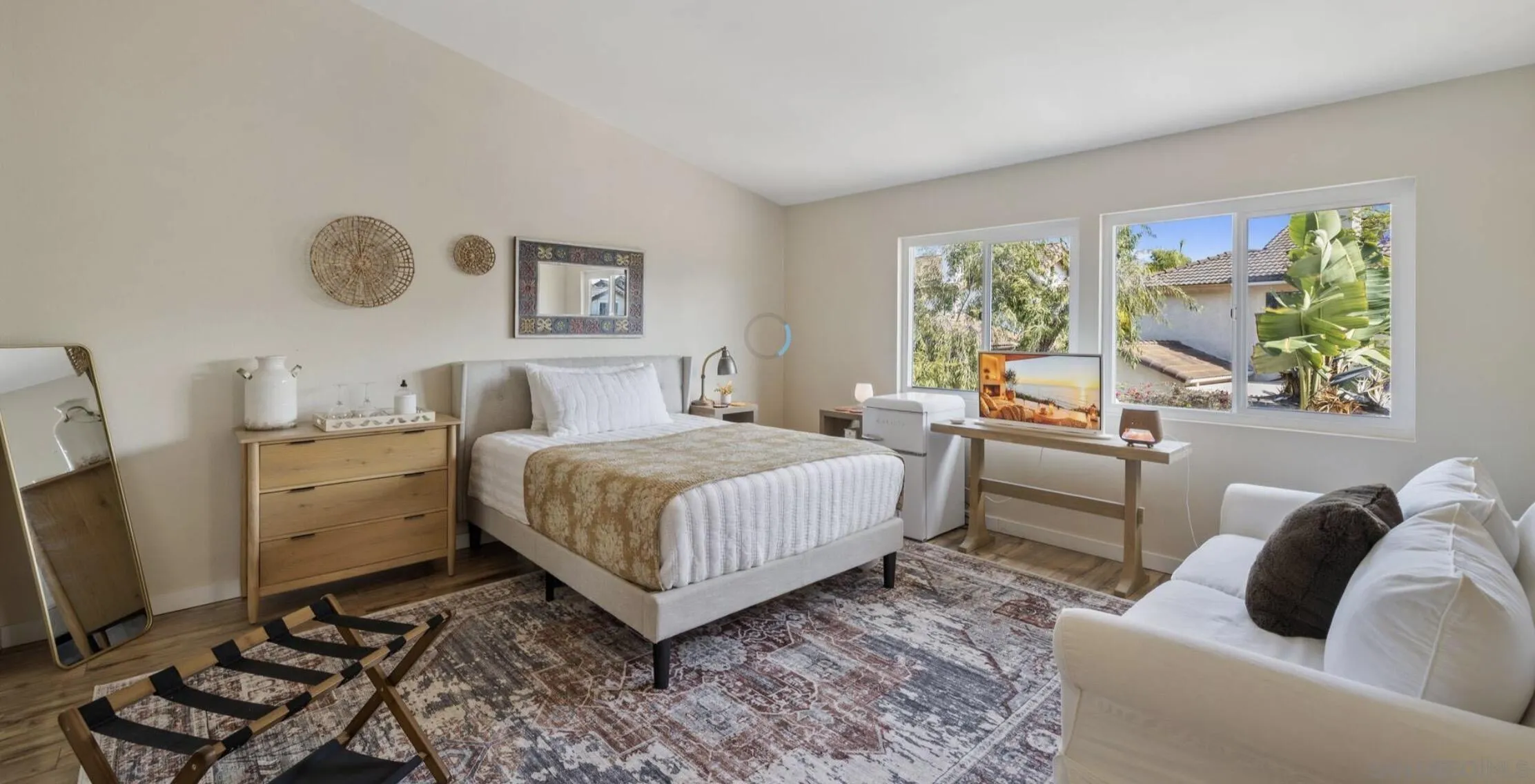 https://cdn.realtyfeed.com/cdn/127/260011410/12fa86a6686801e8cd73c1b30e6f197c.webp