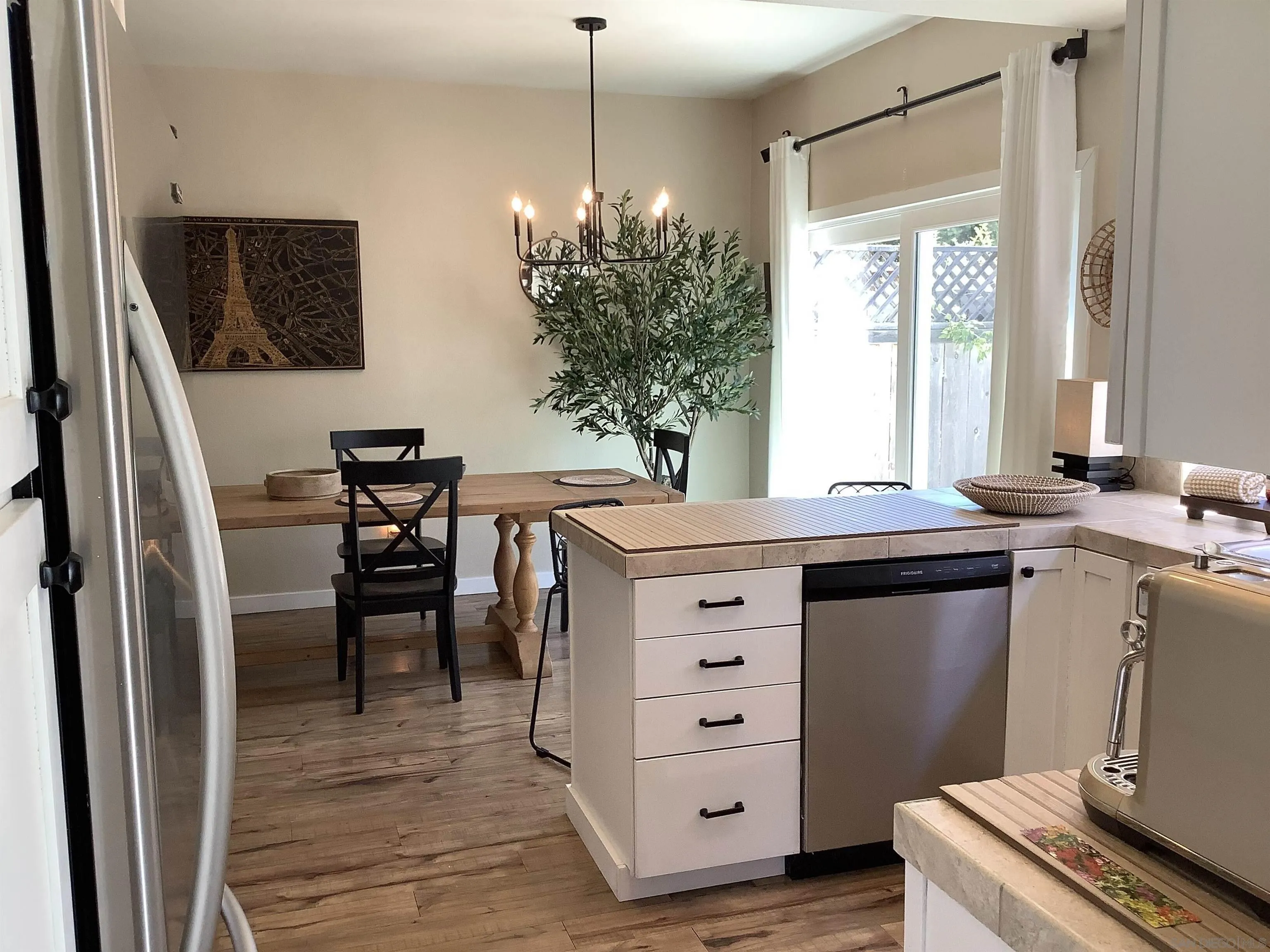 https://cdn.realtyfeed.com/cdn/127/260011410/5b351c367fa0ff7481d1b4c2f071b467.webp