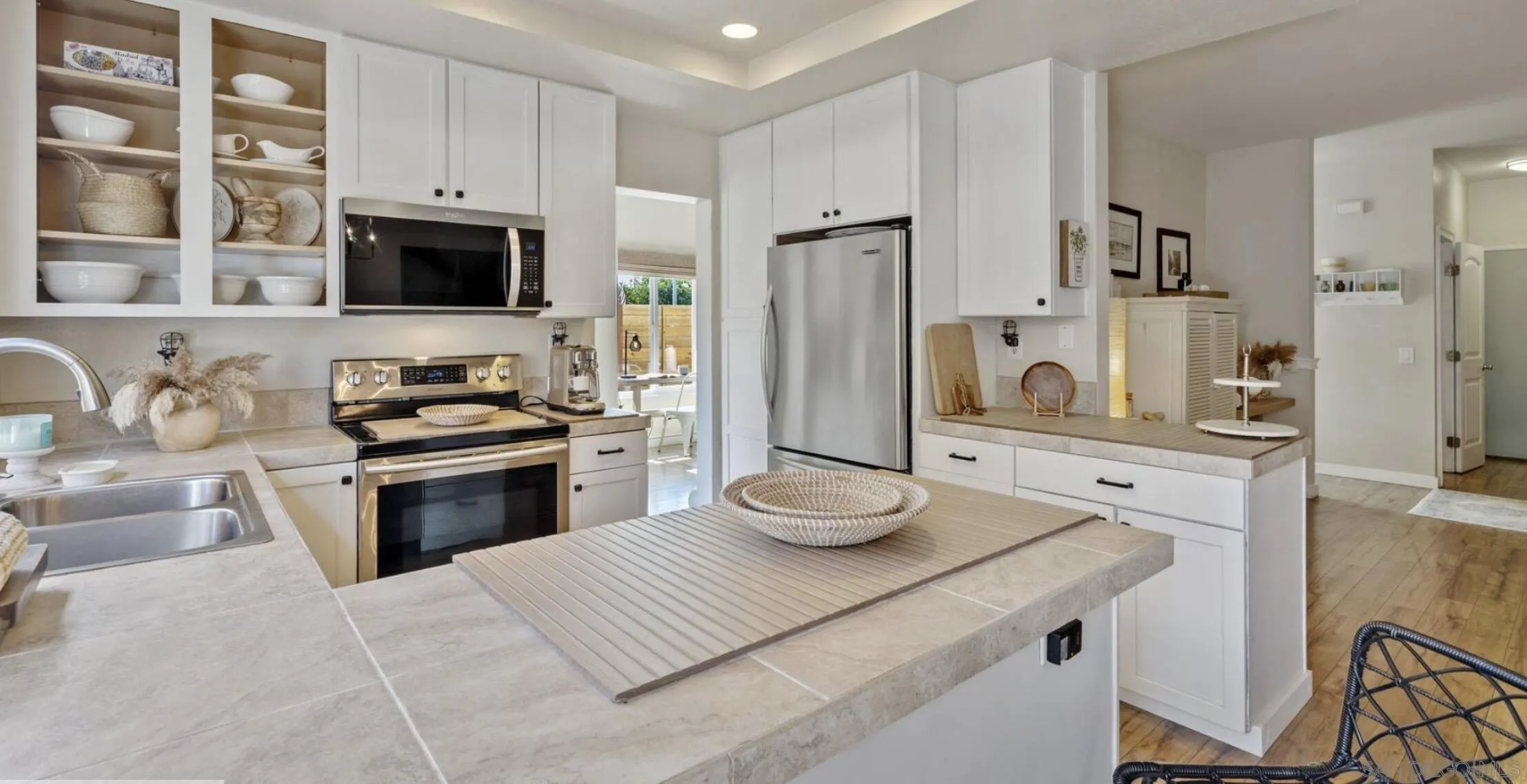 https://cdn.realtyfeed.com/cdn/127/260011410/75f1ac867ea64daffd8e3b12ac96fb1c.webp