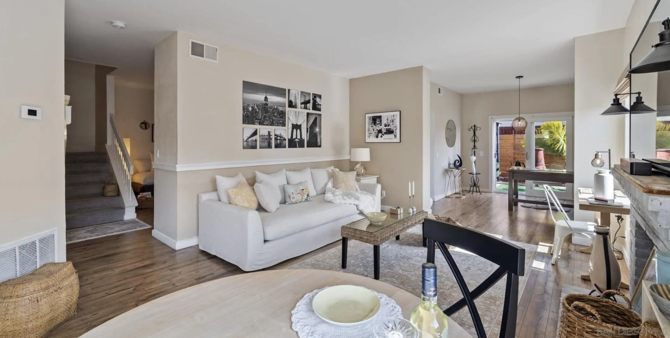 https://cdn.realtyfeed.com/cdn/127/260011410/8cde24e6094ca1104991927b8cd253c5.webp