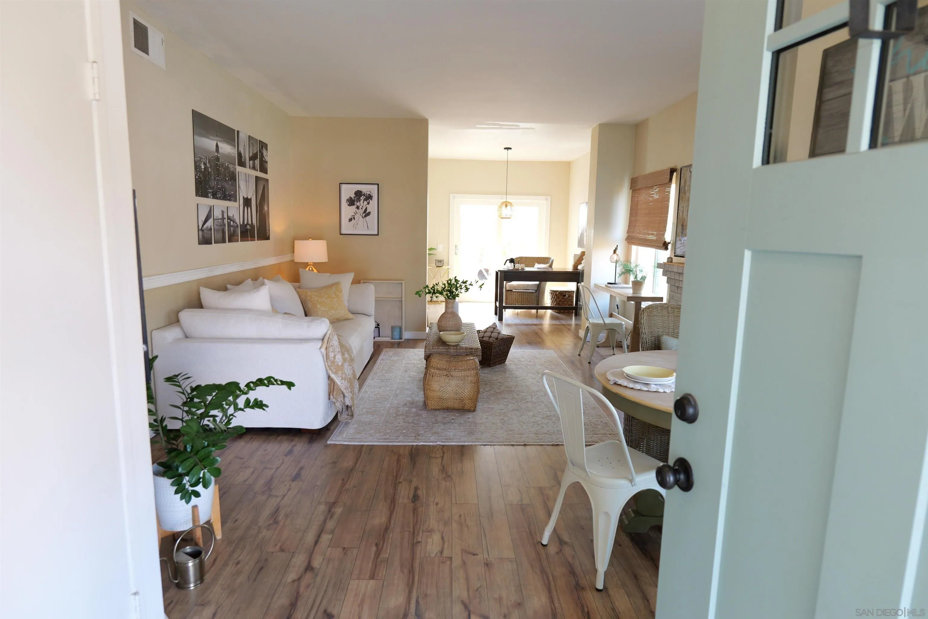 https://cdn.realtyfeed.com/cdn/127/260011410/c574f8b53ba2b1c6b712117596dac7b9.webp