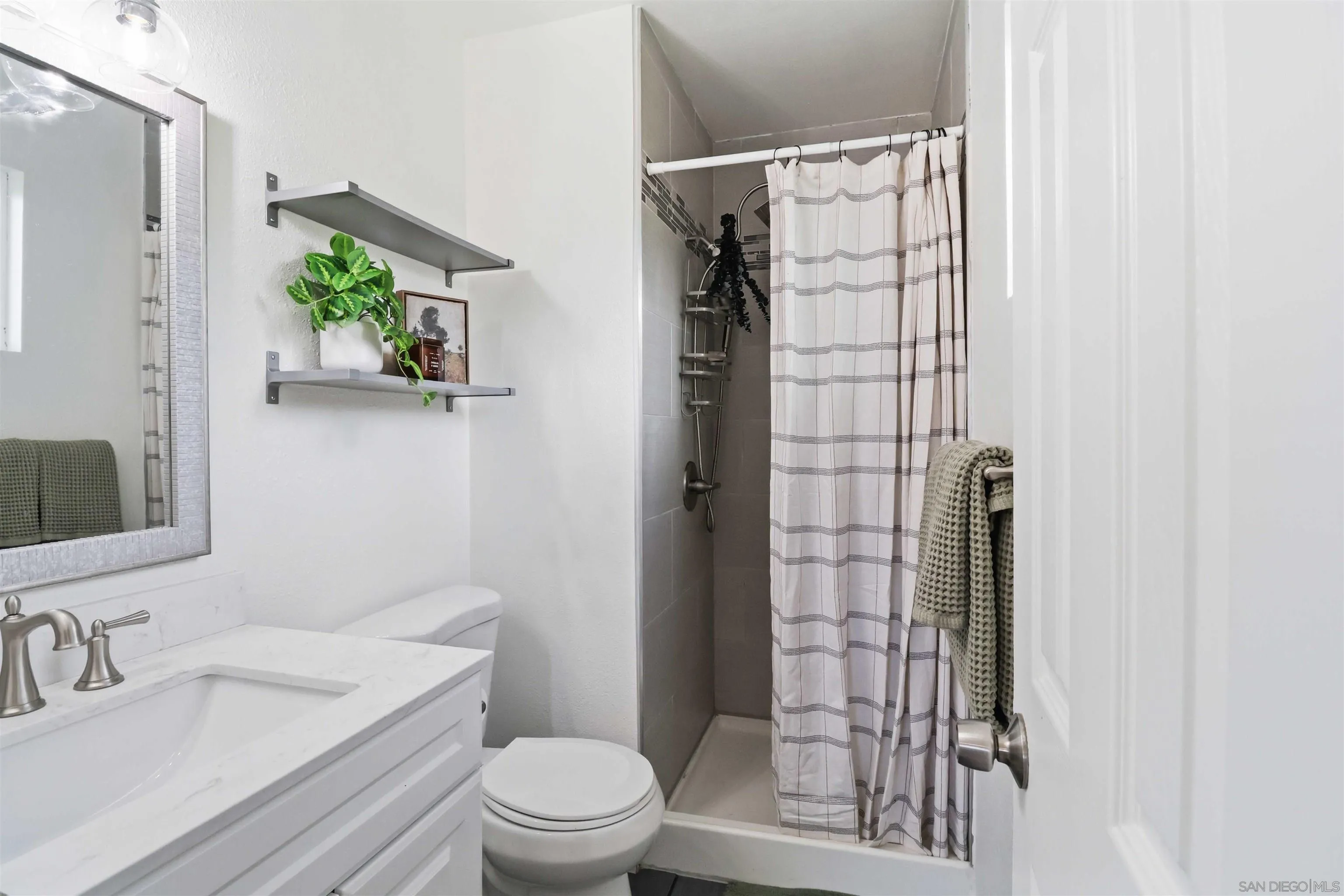 https://cdn.realtyfeed.com/cdn/127/260011411/369b957417e35950c0aaf3ba024de76b.webp