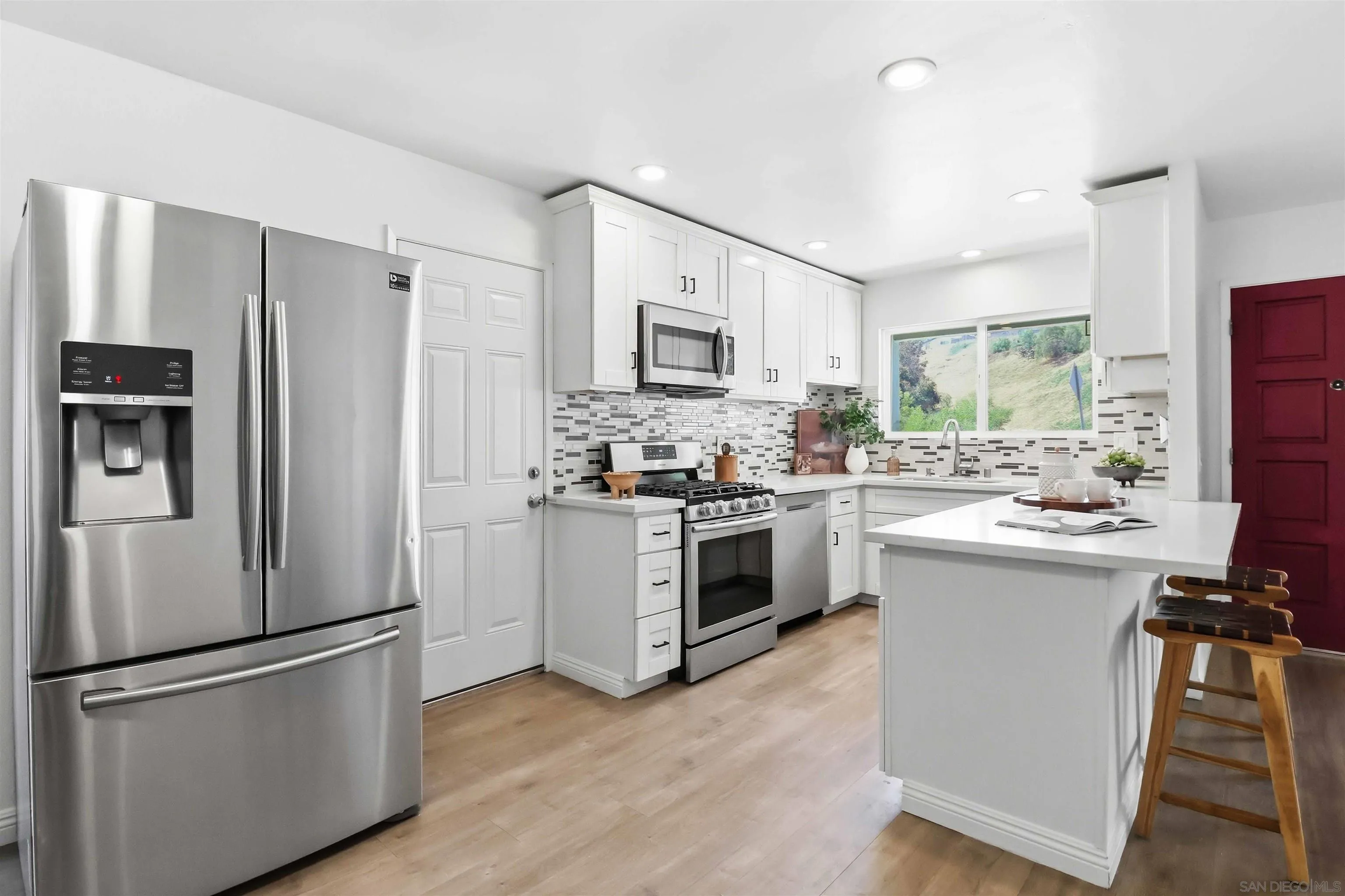 https://cdn.realtyfeed.com/cdn/127/260011411/e4ff5b2731dccefcb32718fc184c04e3.webp