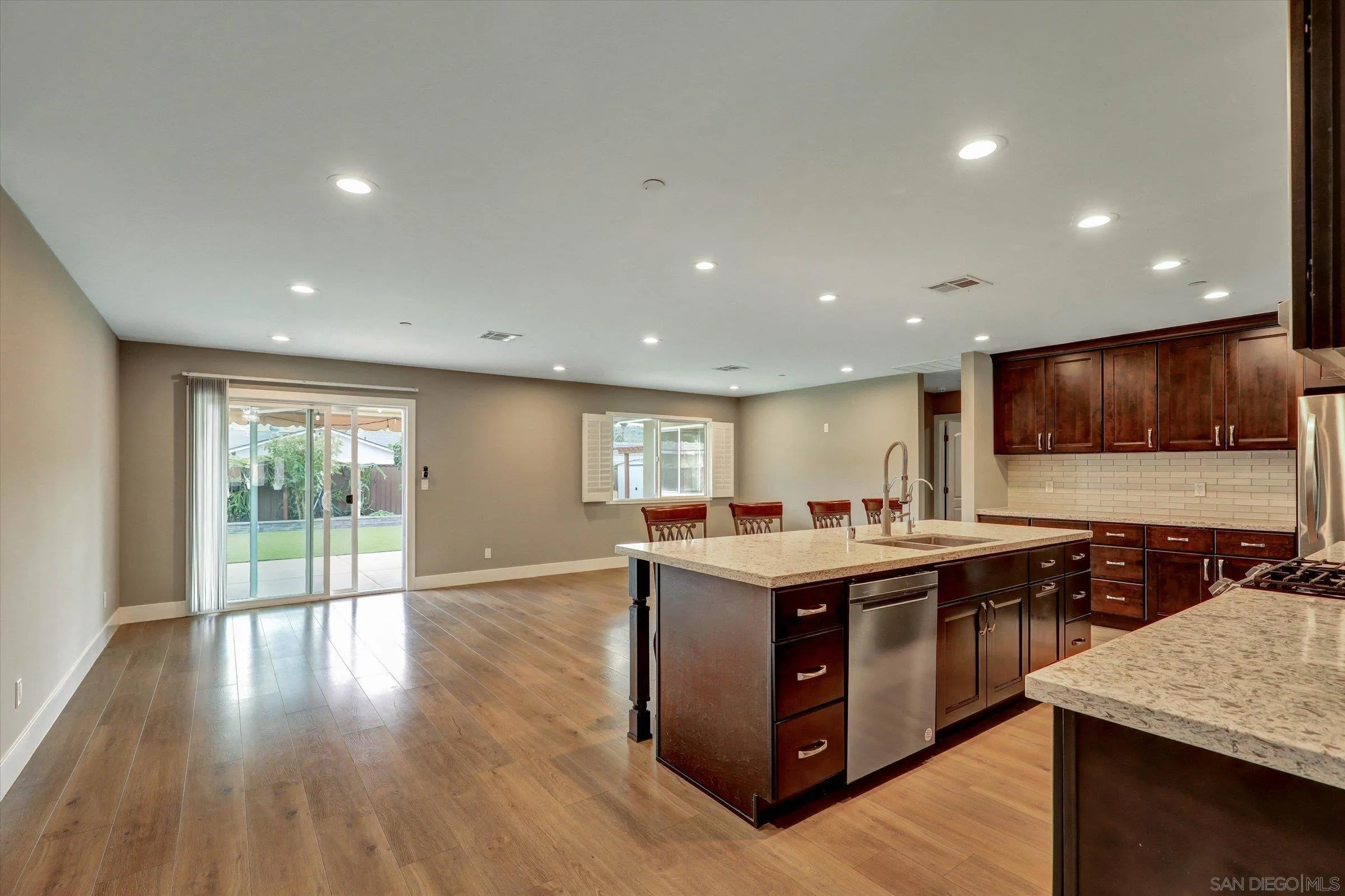 https://cdn.realtyfeed.com/cdn/127/260011412/13ee8df37e553a00a17c35a43fb72572.webp