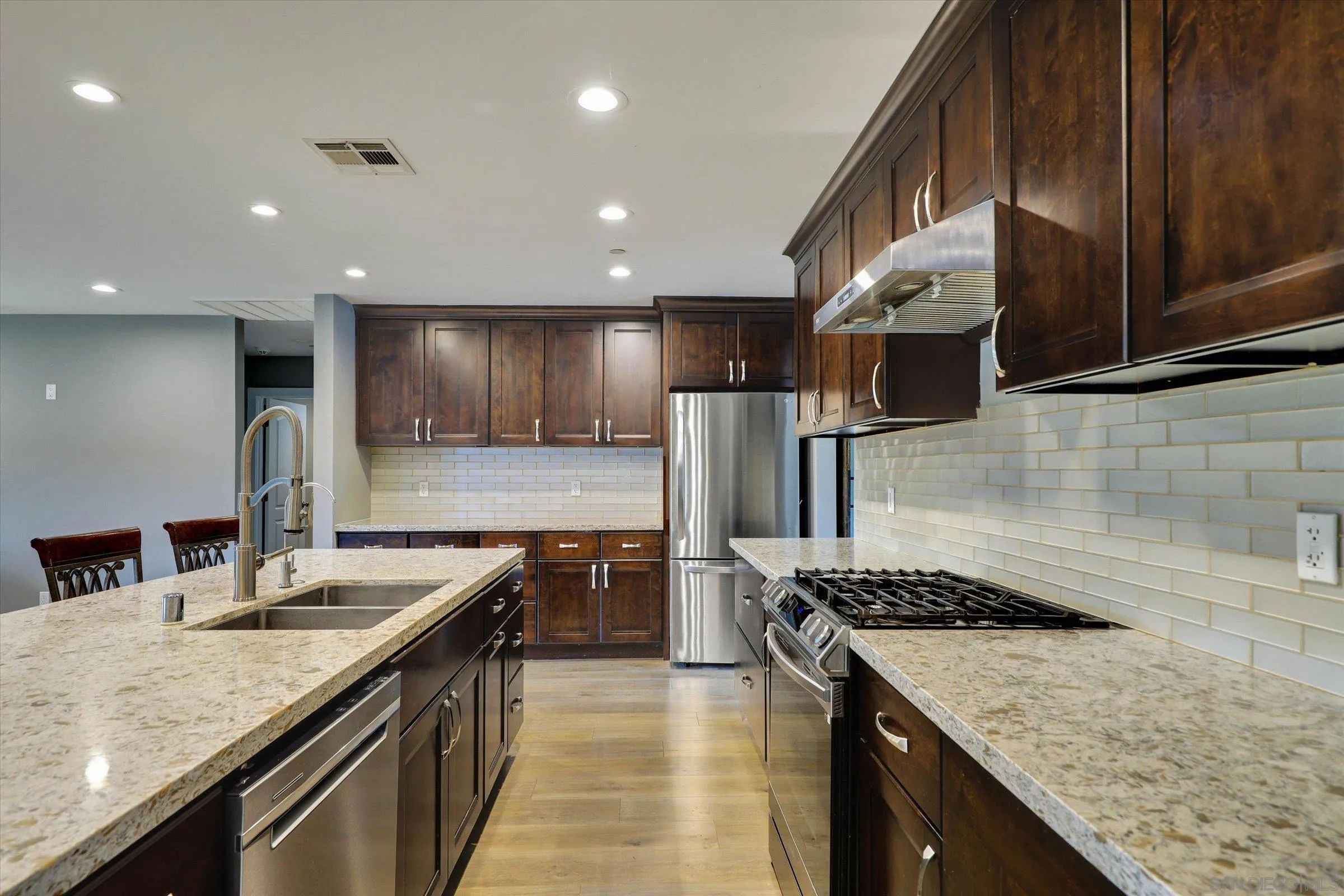 https://cdn.realtyfeed.com/cdn/127/260011412/41a96c0152e43040e8836736de288041.webp