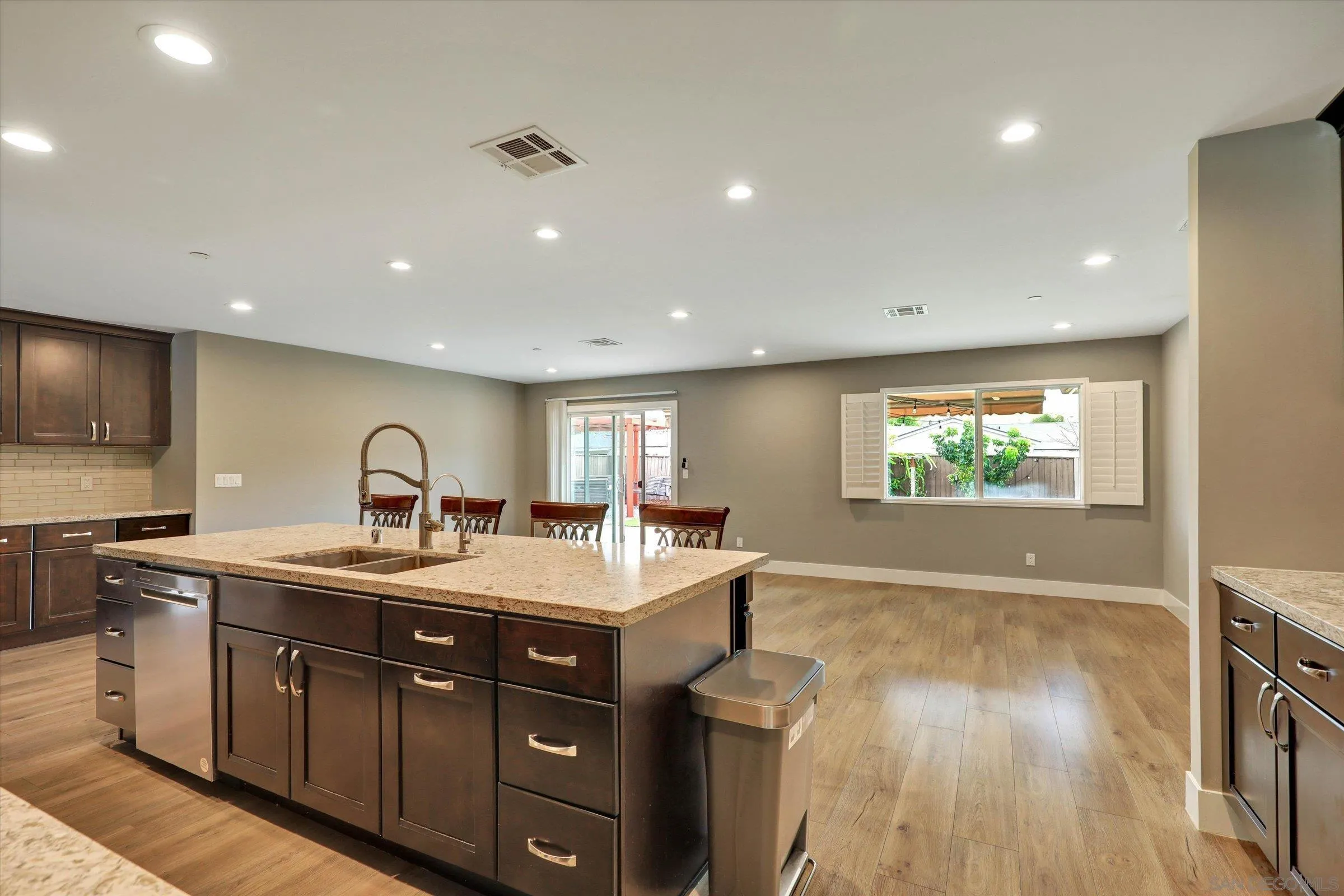 https://cdn.realtyfeed.com/cdn/127/260011412/4bcface7819897a8d9384978c2e7c2ce.webp
