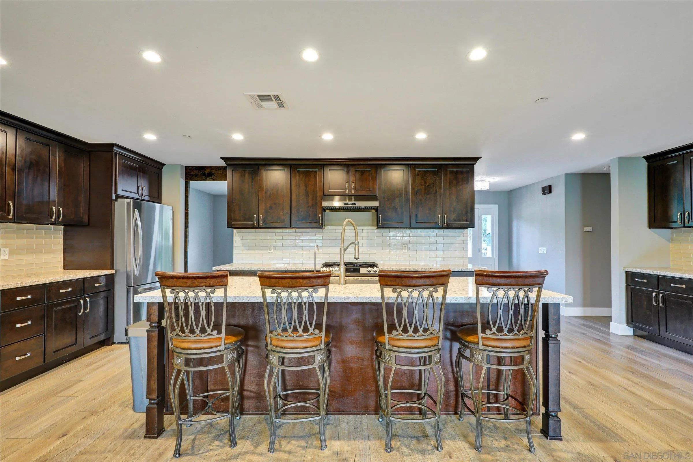 https://cdn.realtyfeed.com/cdn/127/260011412/a1f5d7560d9909e391dc22b8cf81bac5.webp