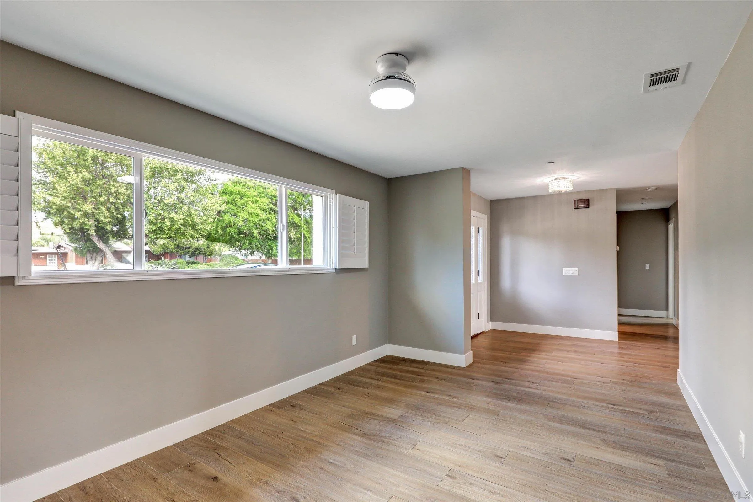 https://cdn.realtyfeed.com/cdn/127/260011412/a60f8ac8d5a132bc2a6bf4b24c7bc0f3.webp