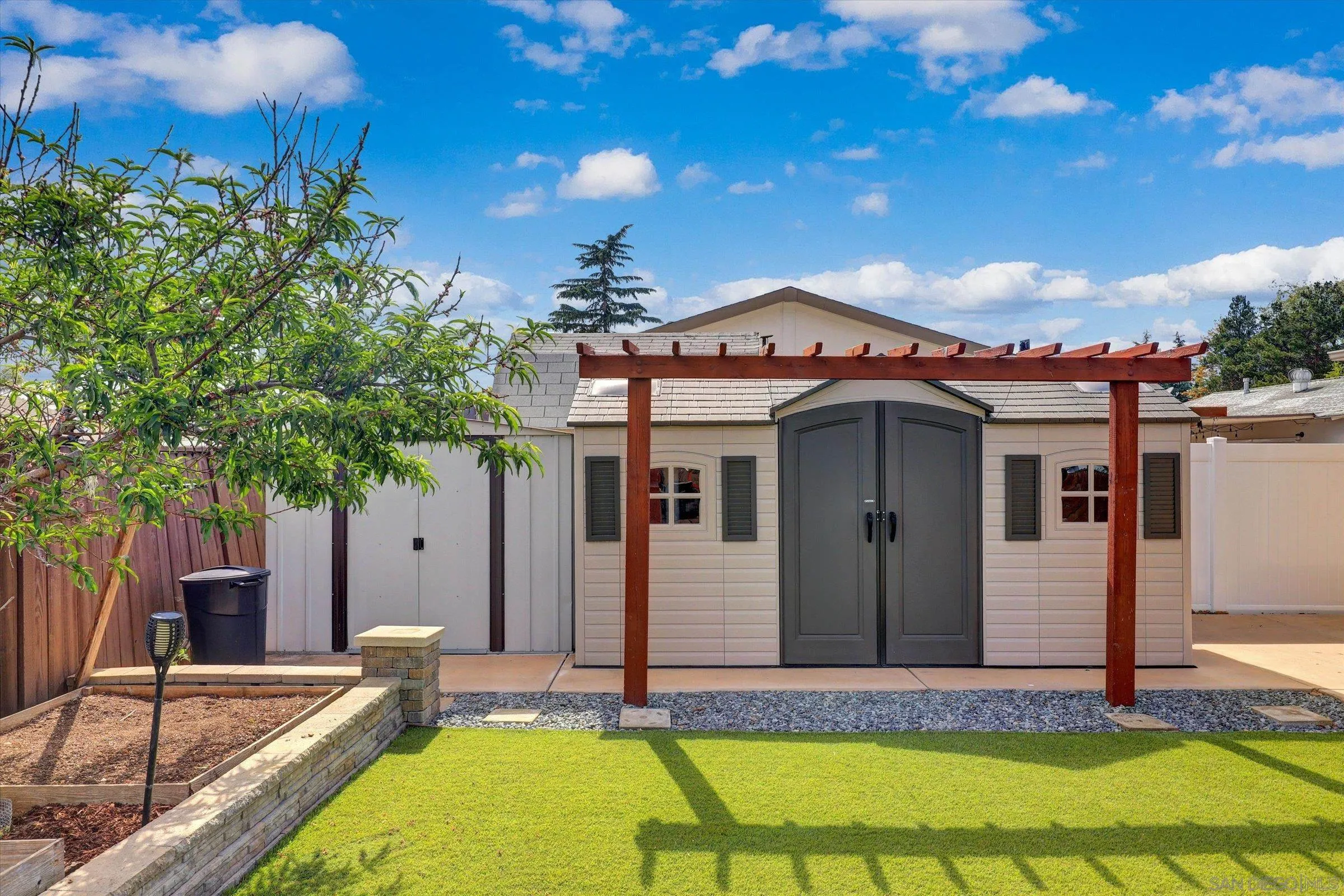 https://cdn.realtyfeed.com/cdn/127/260011412/a8a419d270befedb83d45d6d8b5de32f.webp
