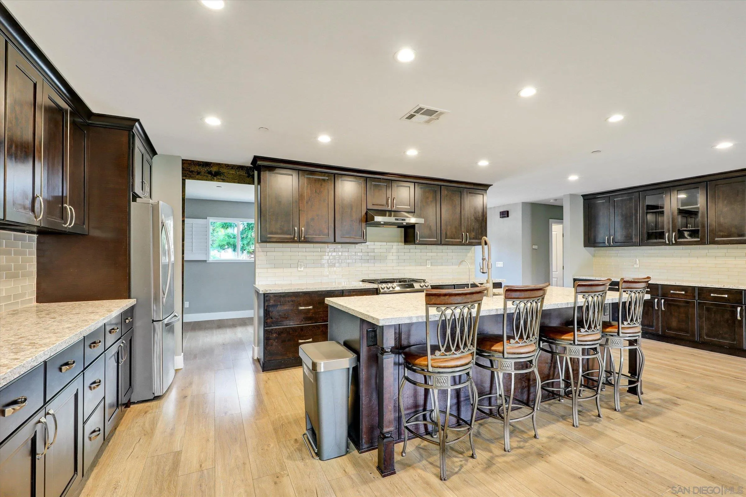 https://cdn.realtyfeed.com/cdn/127/260011412/bb6b6a74f7dfac20d4cb6fef1683a5ba.webp