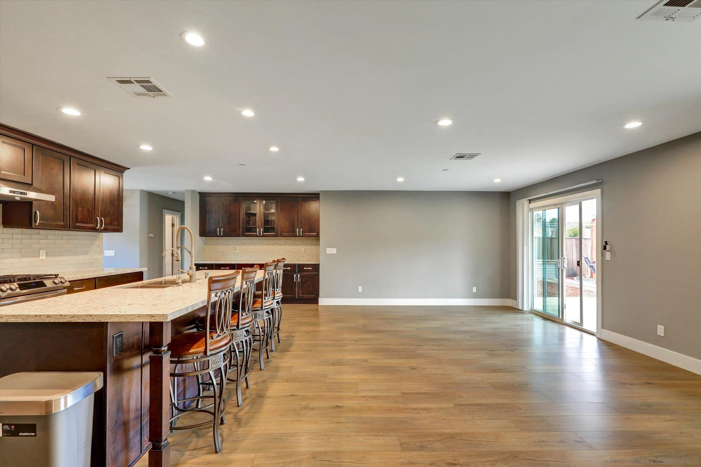 https://cdn.realtyfeed.com/cdn/127/260011412/d2988539e3469067145fdf5297925b81.webp