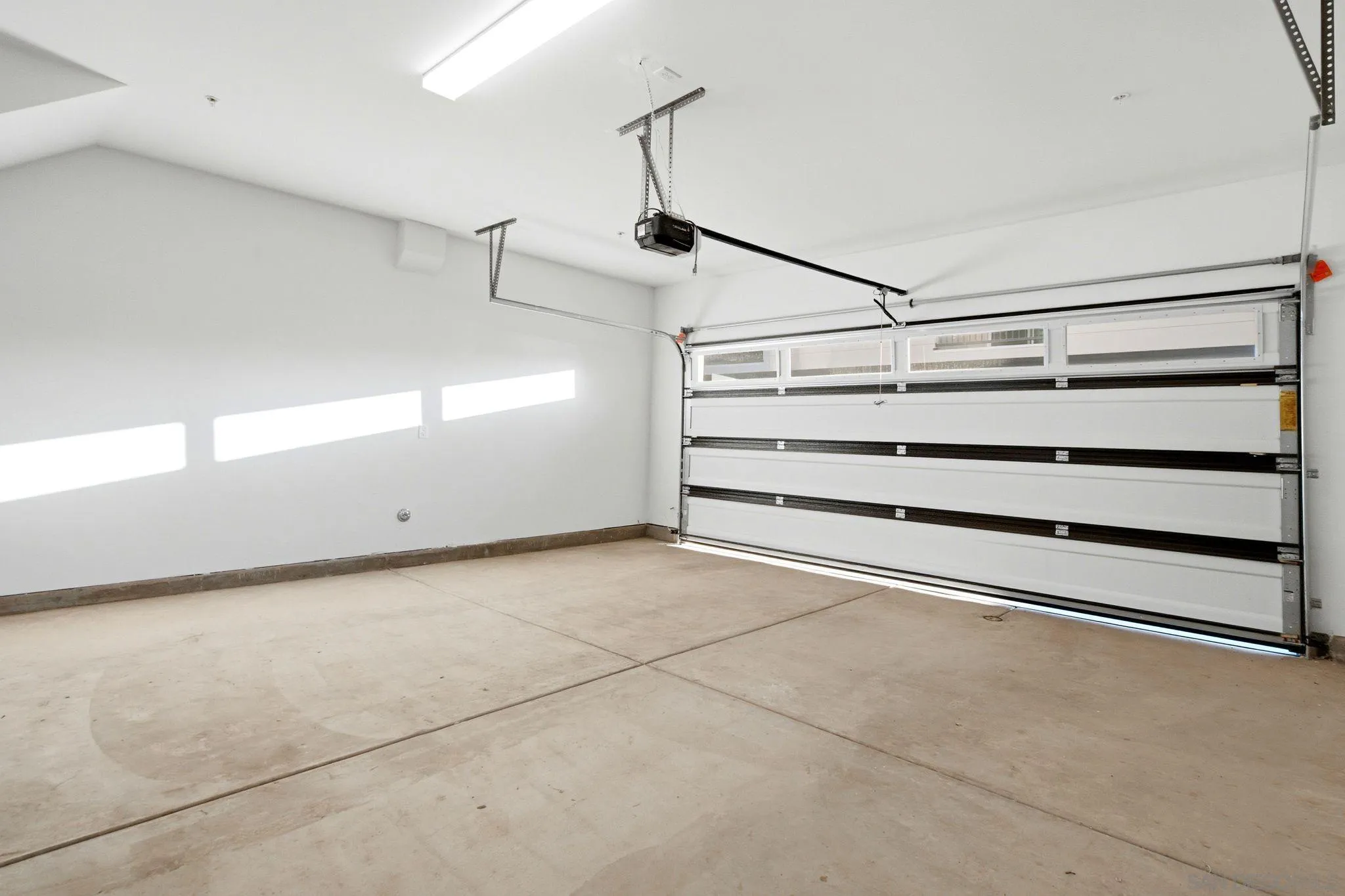 Photo #8: 260011413 Listing: Photo #8