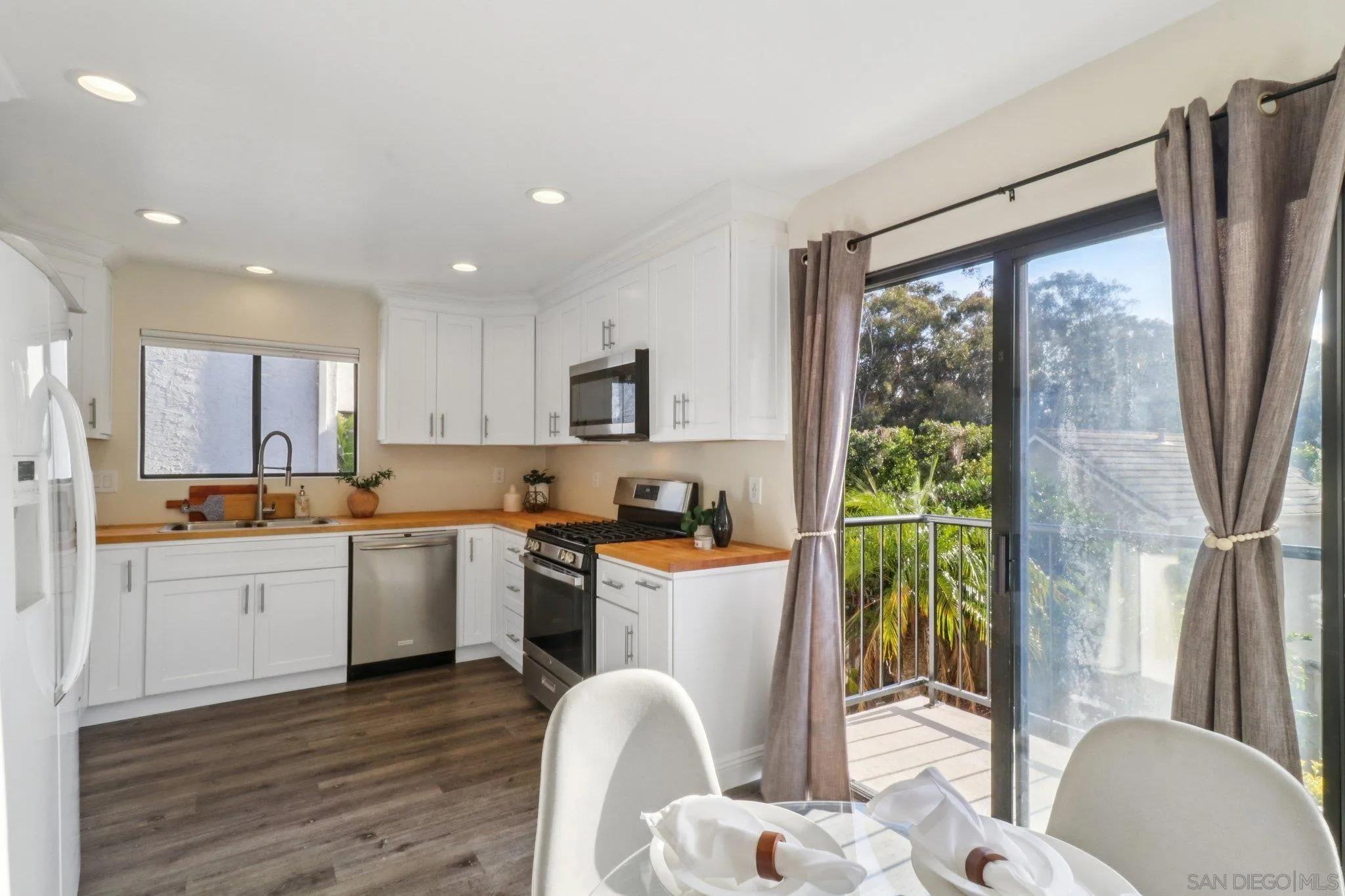 https://cdn.realtyfeed.com/cdn/127/260011418/065feb761e20a1d400bb605c15c84d14.webp