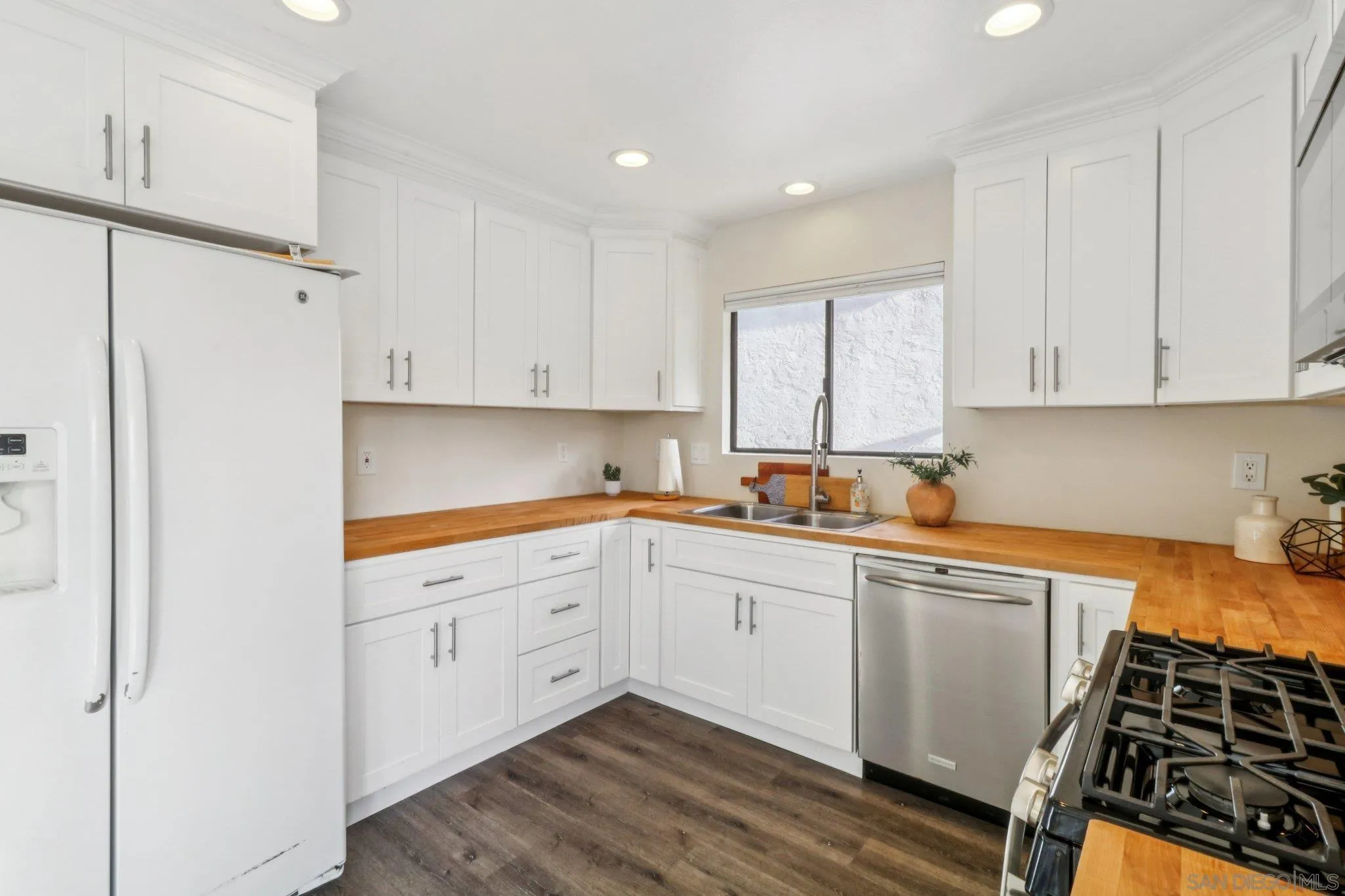 https://cdn.realtyfeed.com/cdn/127/260011418/150e813790b78df501d5d9ff8b678b75.webp