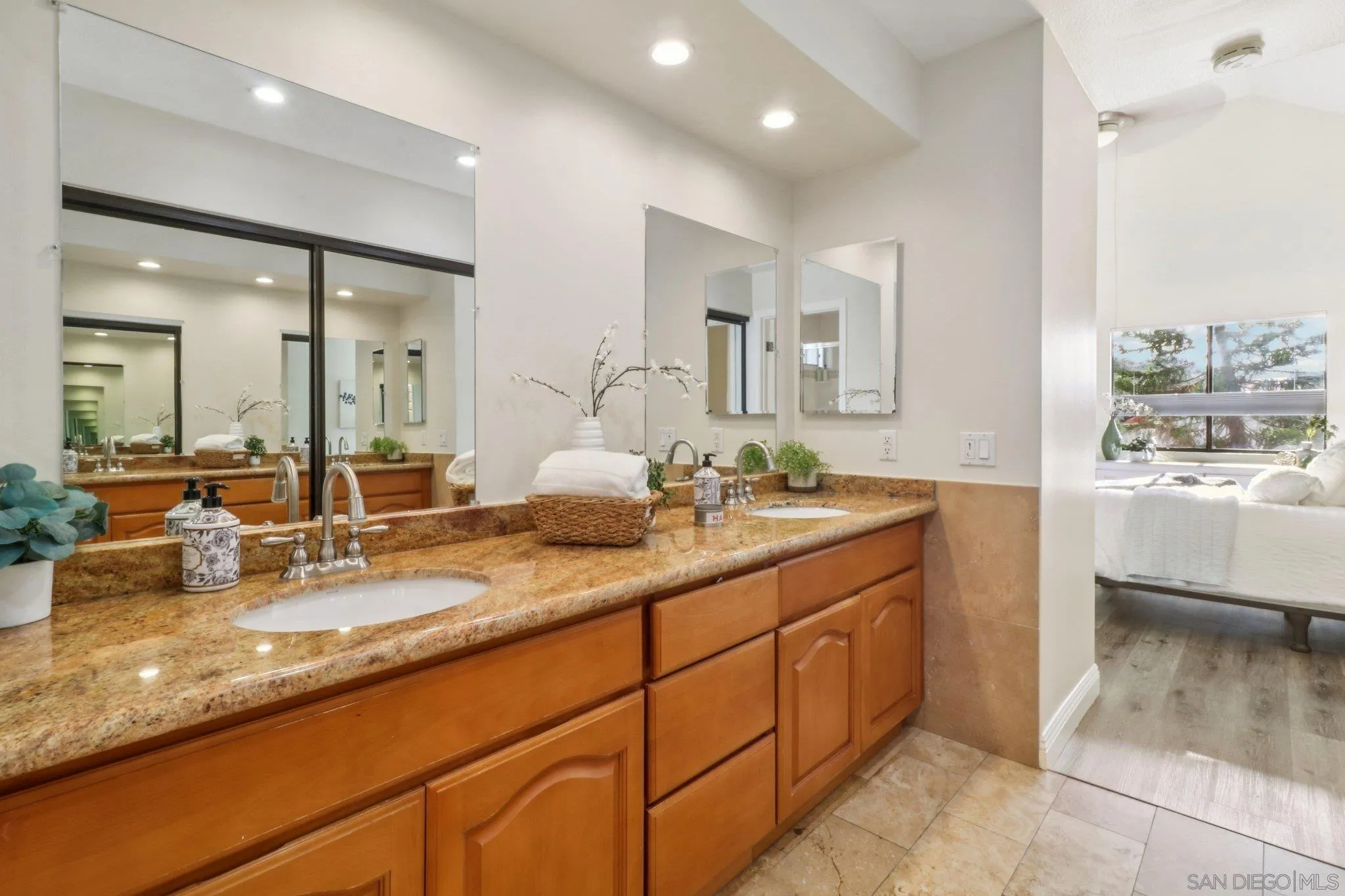 https://cdn.realtyfeed.com/cdn/127/260011418/b168baf12cbeca0fe1886973b0ccc4bd.webp