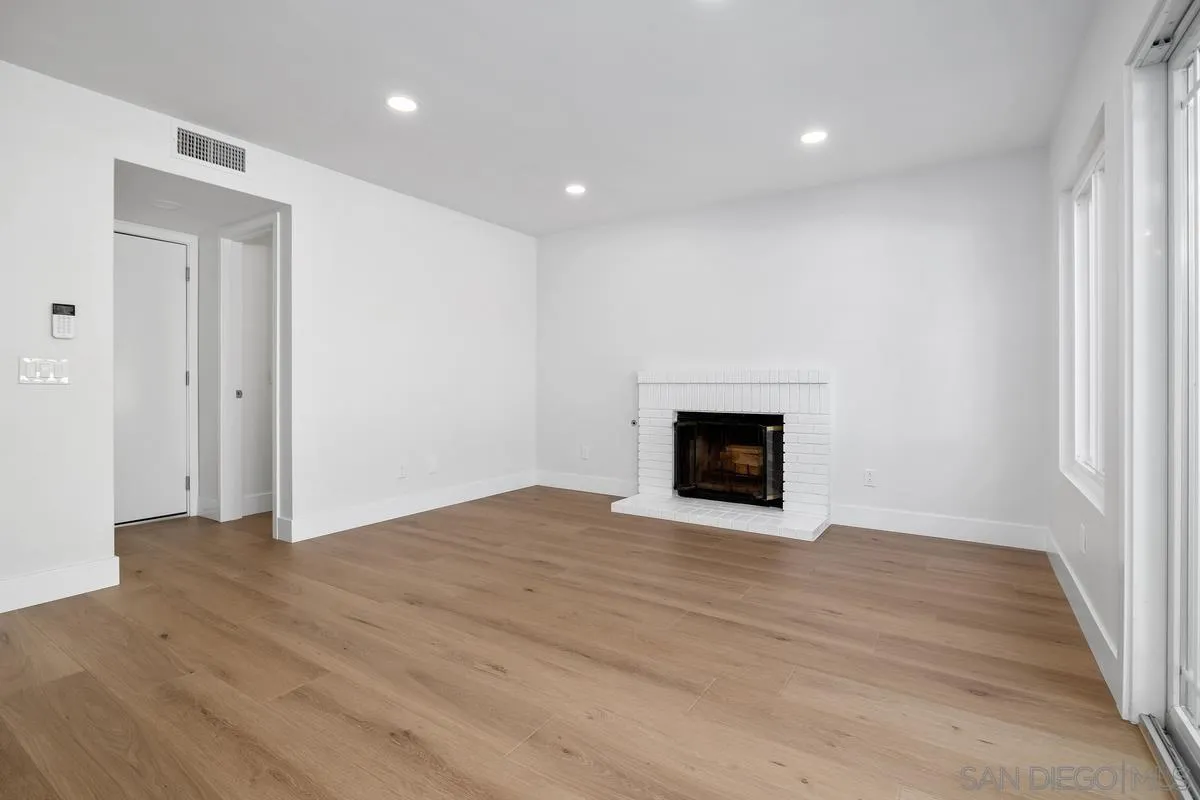 https://cdn.realtyfeed.com/cdn/127/260011419/68f9bbeafe20be6ca3ba1f48cc86c794.webp