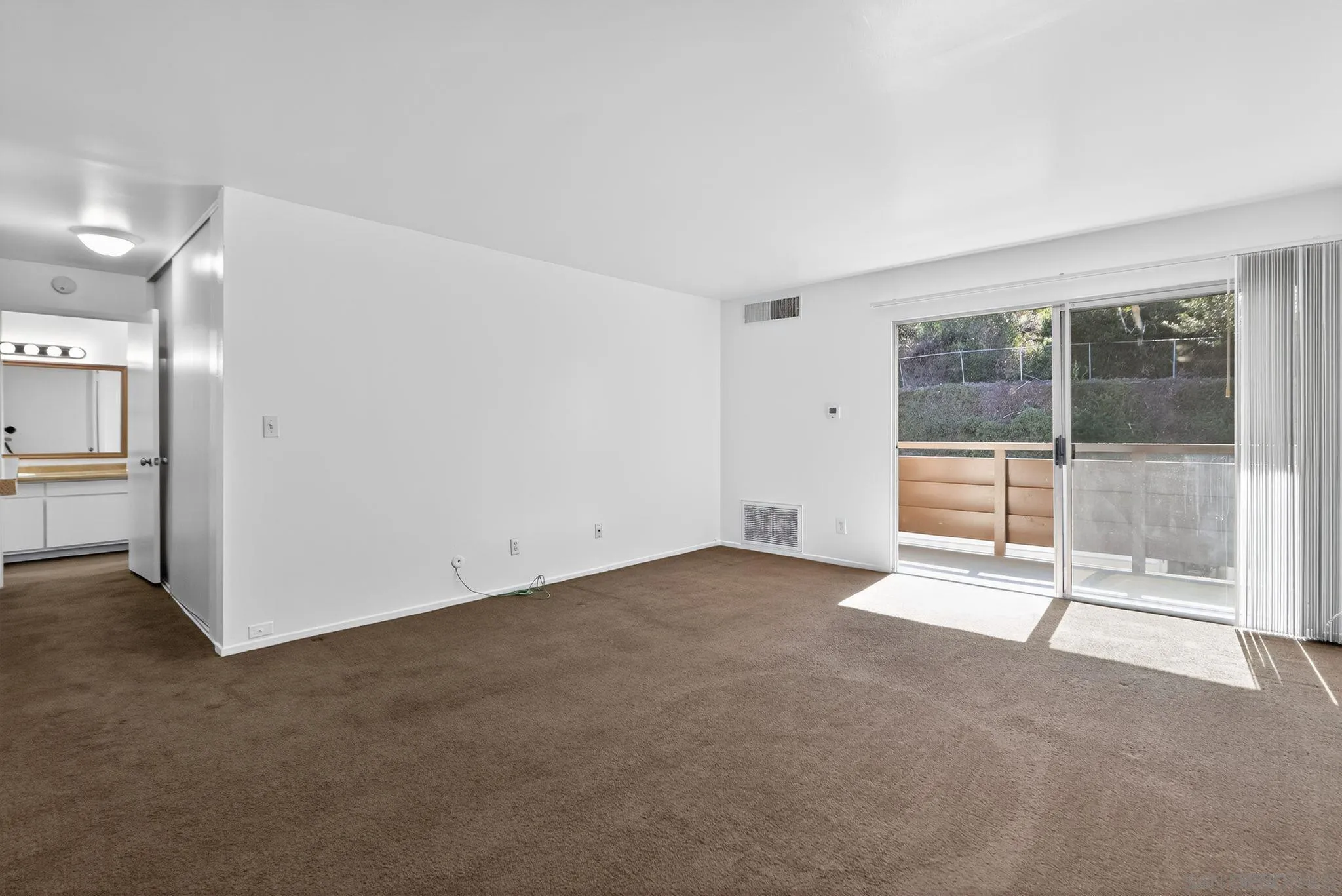 Photo #6: 260011420 Listing: Photo #6