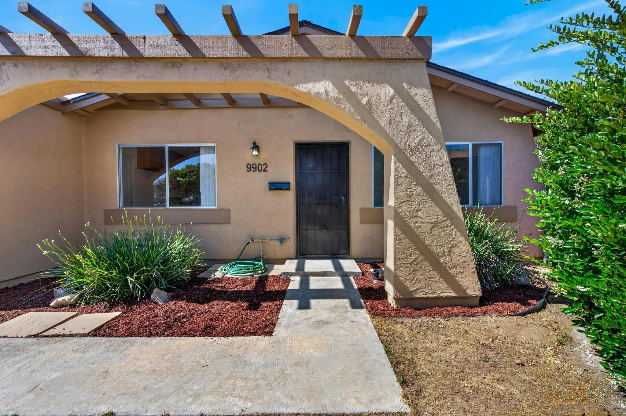 Lakeside, CA 92040