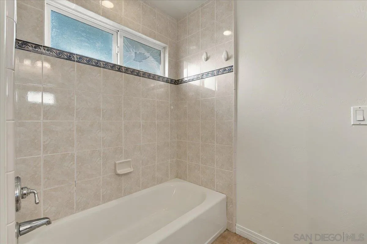 https://cdn.realtyfeed.com/cdn/127/260011422/1ae9fe52e9d3404fbc3992374b76b37a.webp
