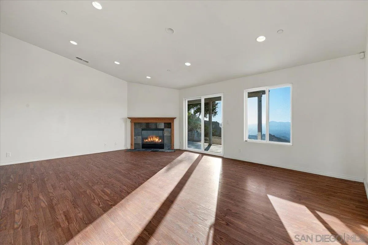 https://cdn.realtyfeed.com/cdn/127/260011422/367221ebe2a48dec43f31f2415167935.webp
