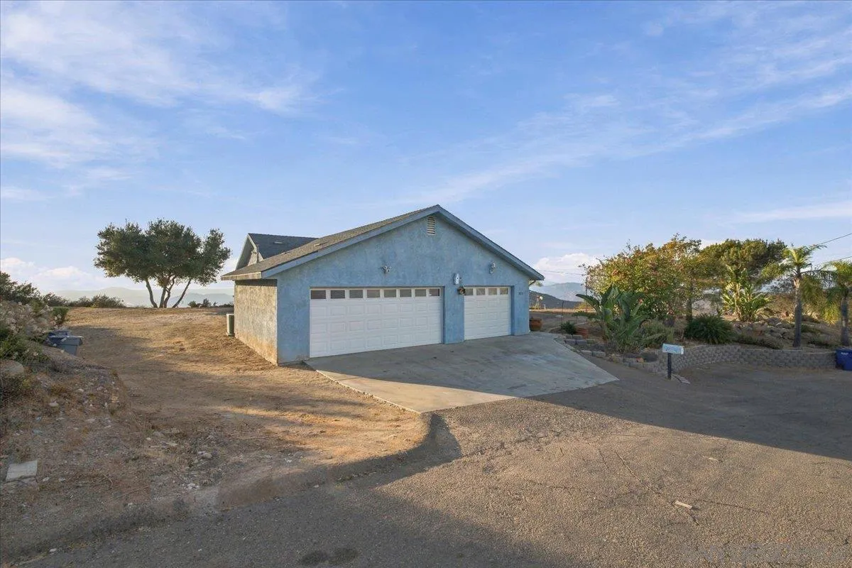 https://cdn.realtyfeed.com/cdn/127/260011422/39e9033c3cb61104c70211718609f187.webp