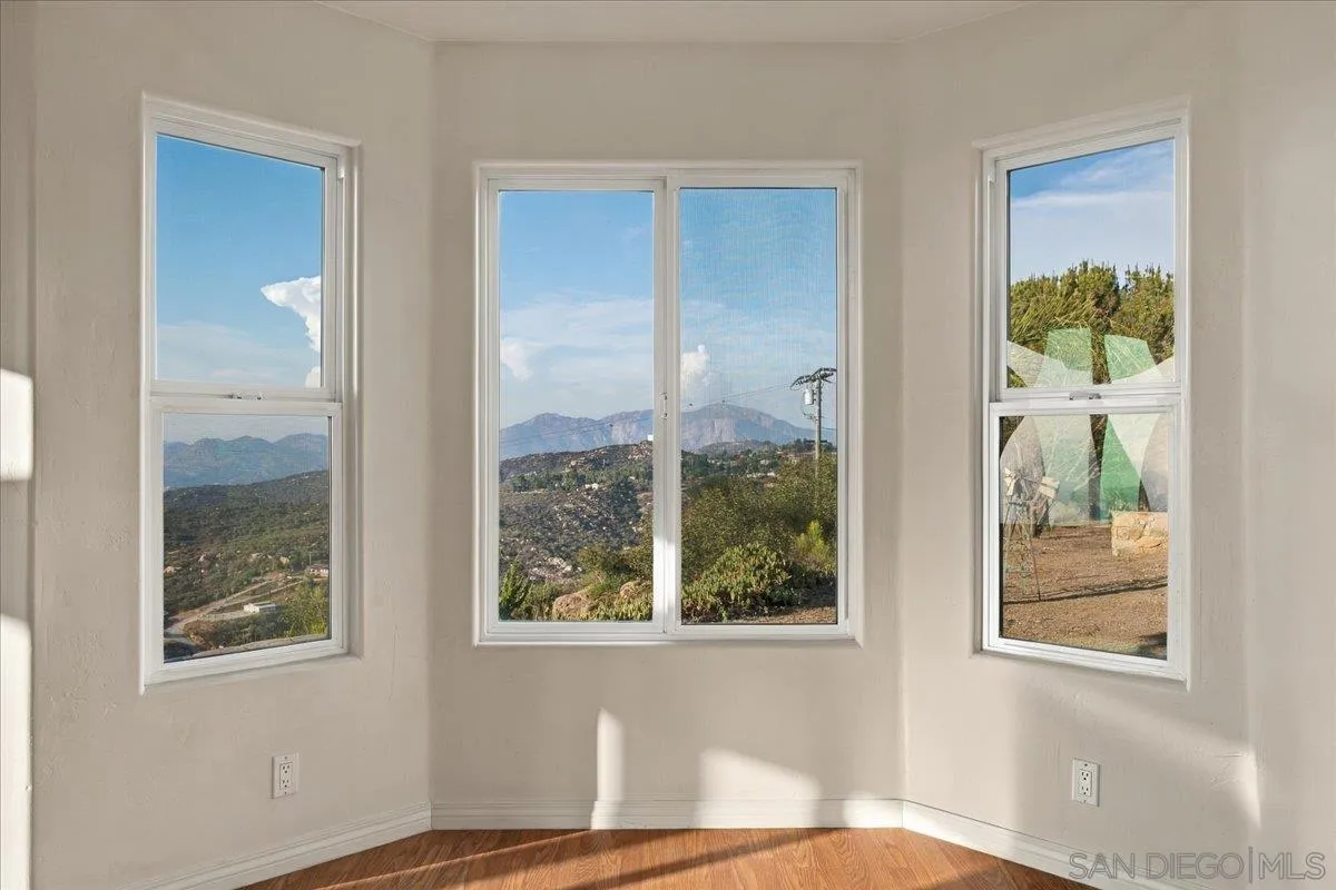 https://cdn.realtyfeed.com/cdn/127/260011422/3ed261f688ac4da30be31e7e85796dbe.webp