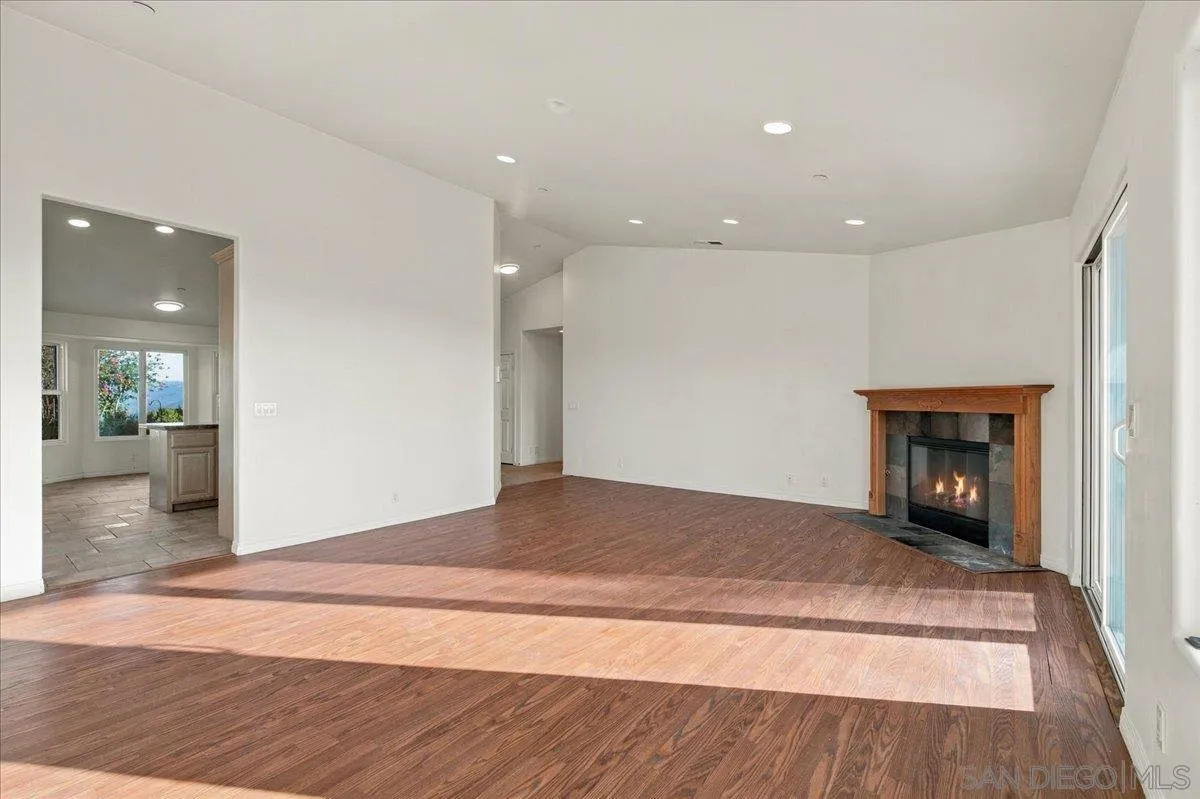 https://cdn.realtyfeed.com/cdn/127/260011422/759d4d8bdf0193bda36ba867ba21471c.webp