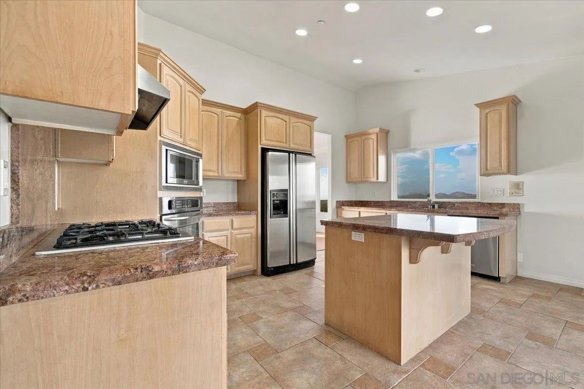 https://cdn.realtyfeed.com/cdn/127/260011422/92bab25614fb6ab30308e8ddc08202ed.webp