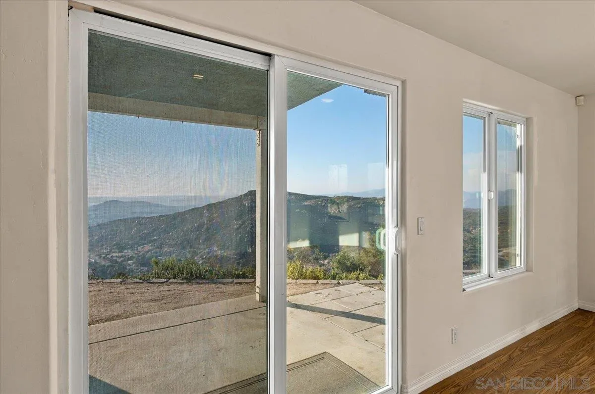 https://cdn.realtyfeed.com/cdn/127/260011422/9e88f1dc23bfd772798b9011c025d26c.webp