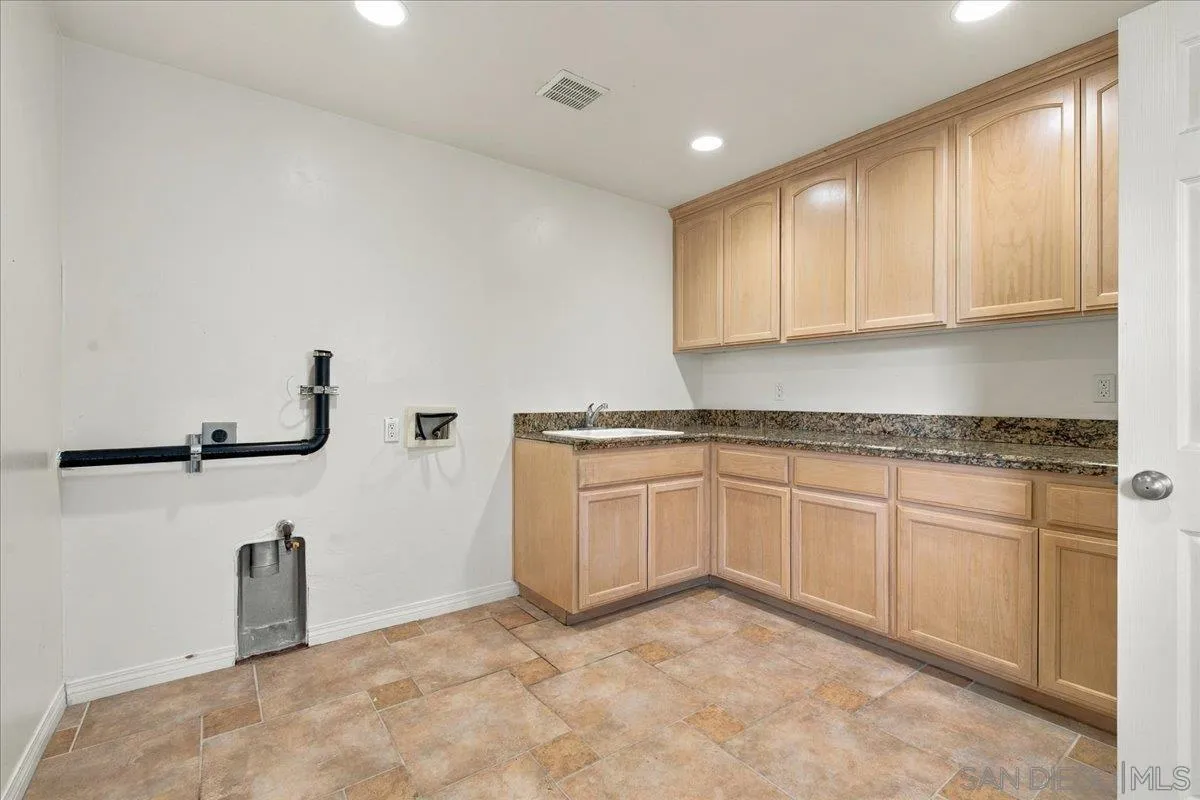 https://cdn.realtyfeed.com/cdn/127/260011422/aa214816c41952b669dbdc2871abae99.webp