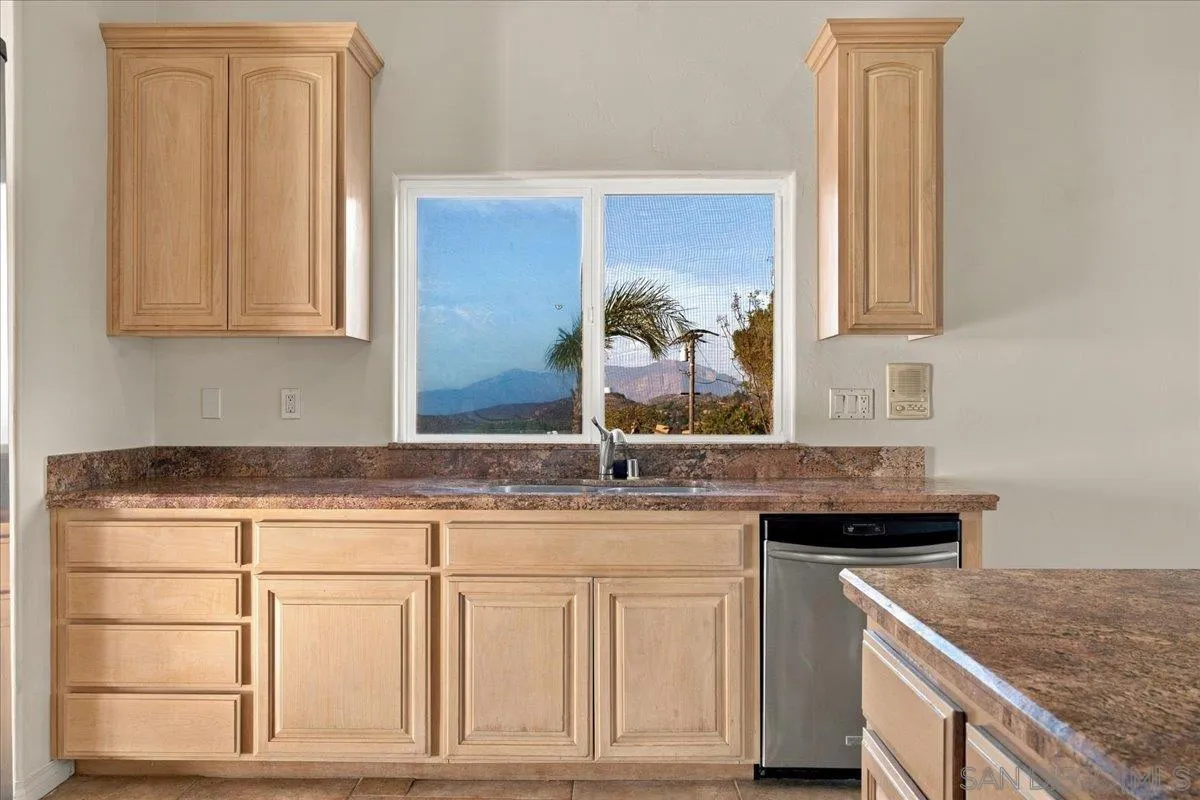 https://cdn.realtyfeed.com/cdn/127/260011422/f499eba1e3ba3aaf32f3d2299e307a53.webp