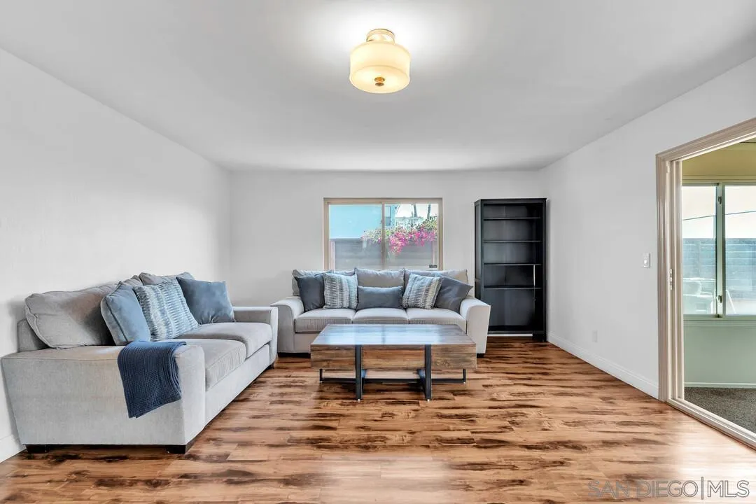 https://cdn.realtyfeed.com/cdn/127/260011423/43ed06a16a28c70c525cc26278eac1ae.webp