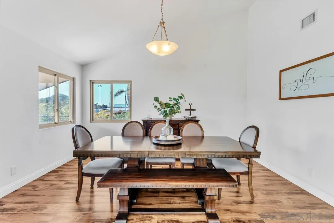 https://cdn.realtyfeed.com/cdn/127/260011423/88f73d2fb30ddb7d4ee2198ccbf9b569.webp