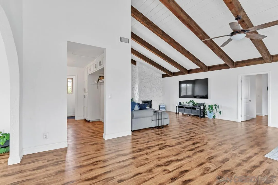 https://cdn.realtyfeed.com/cdn/127/260011423/b66007d8c22ac2c4dae3615f15181cb6.webp
