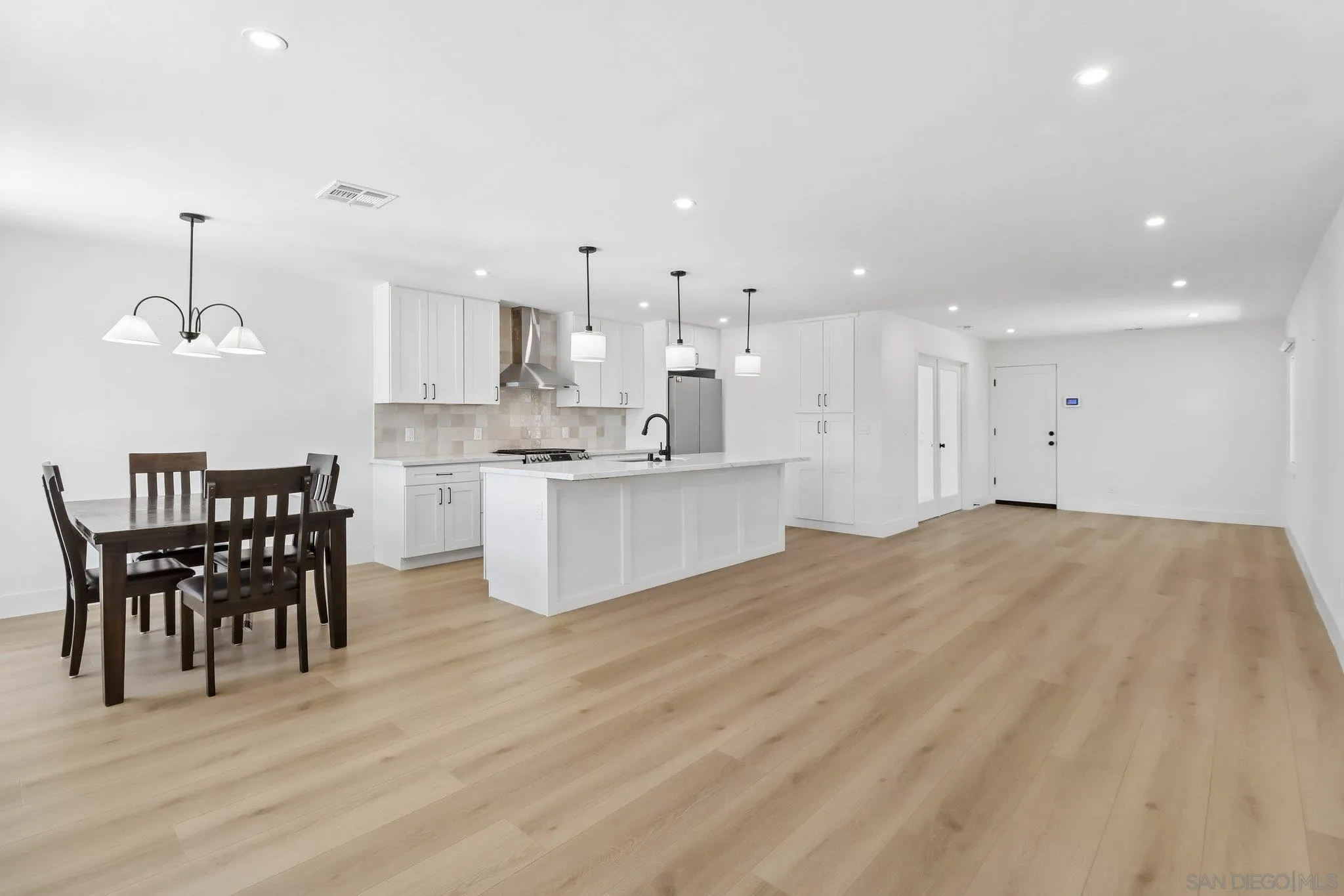 https://cdn.realtyfeed.com/cdn/127/260011424/0b7f9727797dab5a37f4228acb7b5ed0.webp