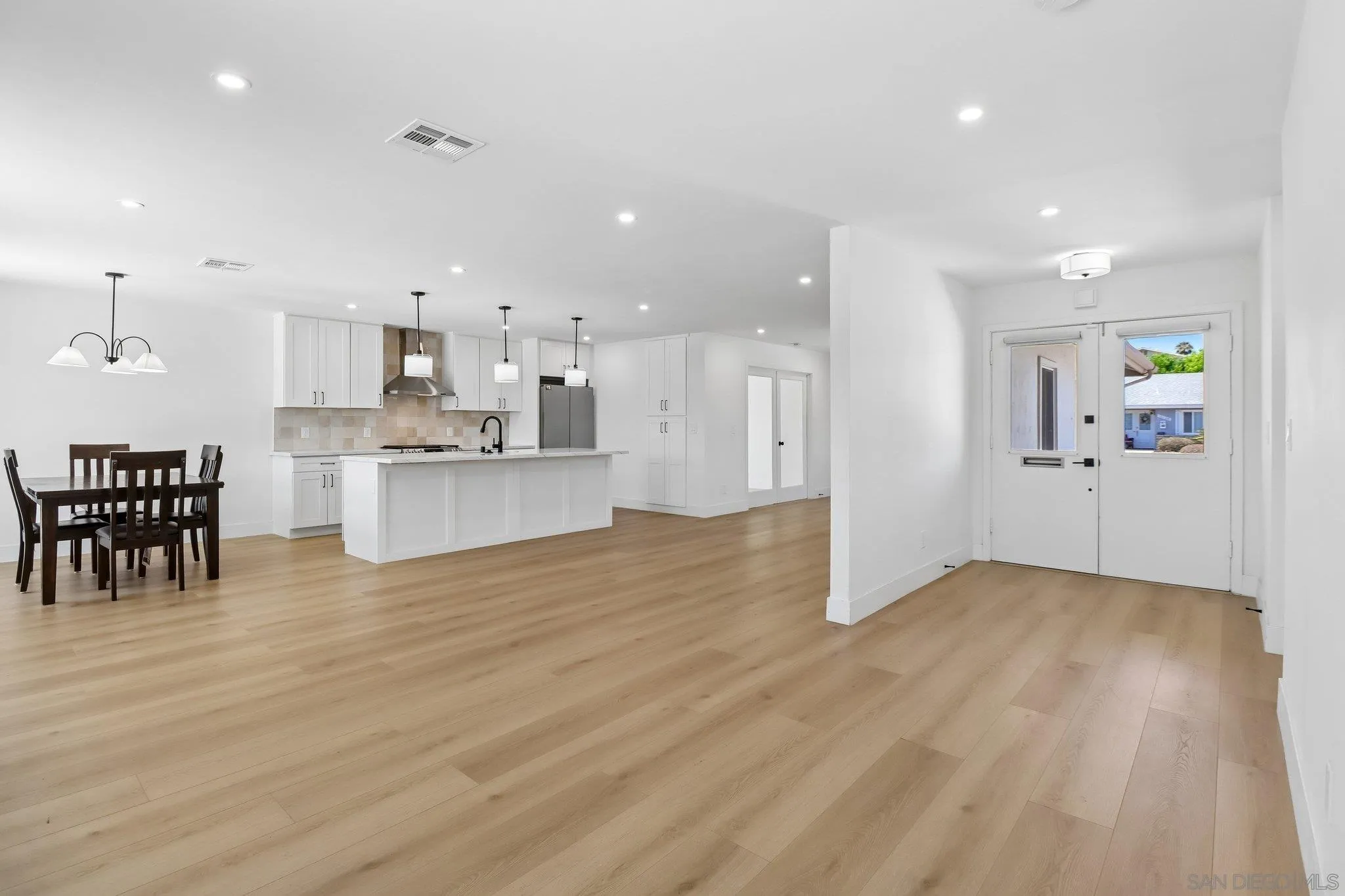 https://cdn.realtyfeed.com/cdn/127/260011424/2aa51248495505066cfc6a8cf9af4b80.webp
