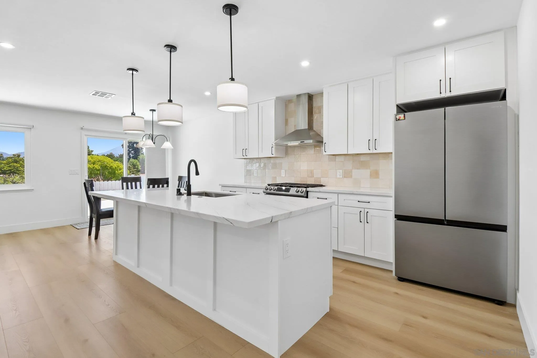 https://cdn.realtyfeed.com/cdn/127/260011424/a664e9a215b7c6784c7e4152feb724a7.webp