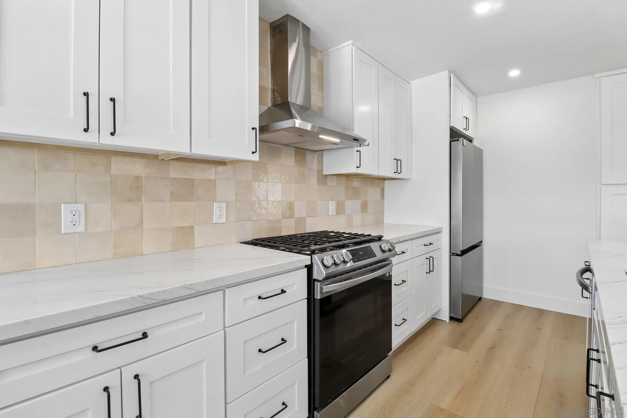 https://cdn.realtyfeed.com/cdn/127/260011424/c8f156e825bb45fd26e24176e06f421b.webp