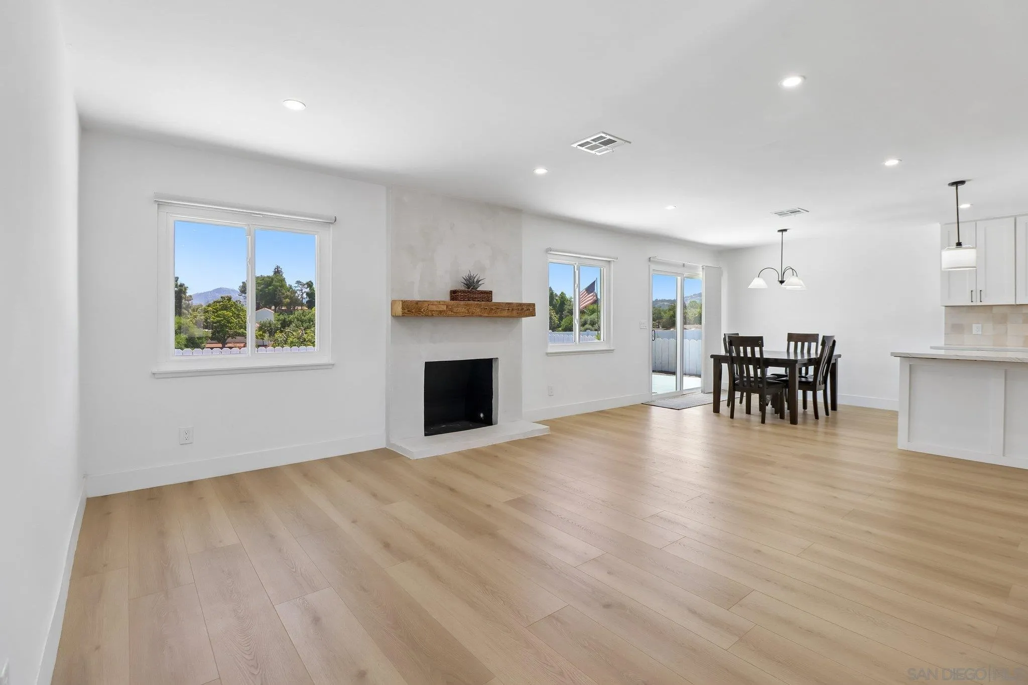 https://cdn.realtyfeed.com/cdn/127/260011424/eca54792d0ac7355cb3f63908cb0221b.webp