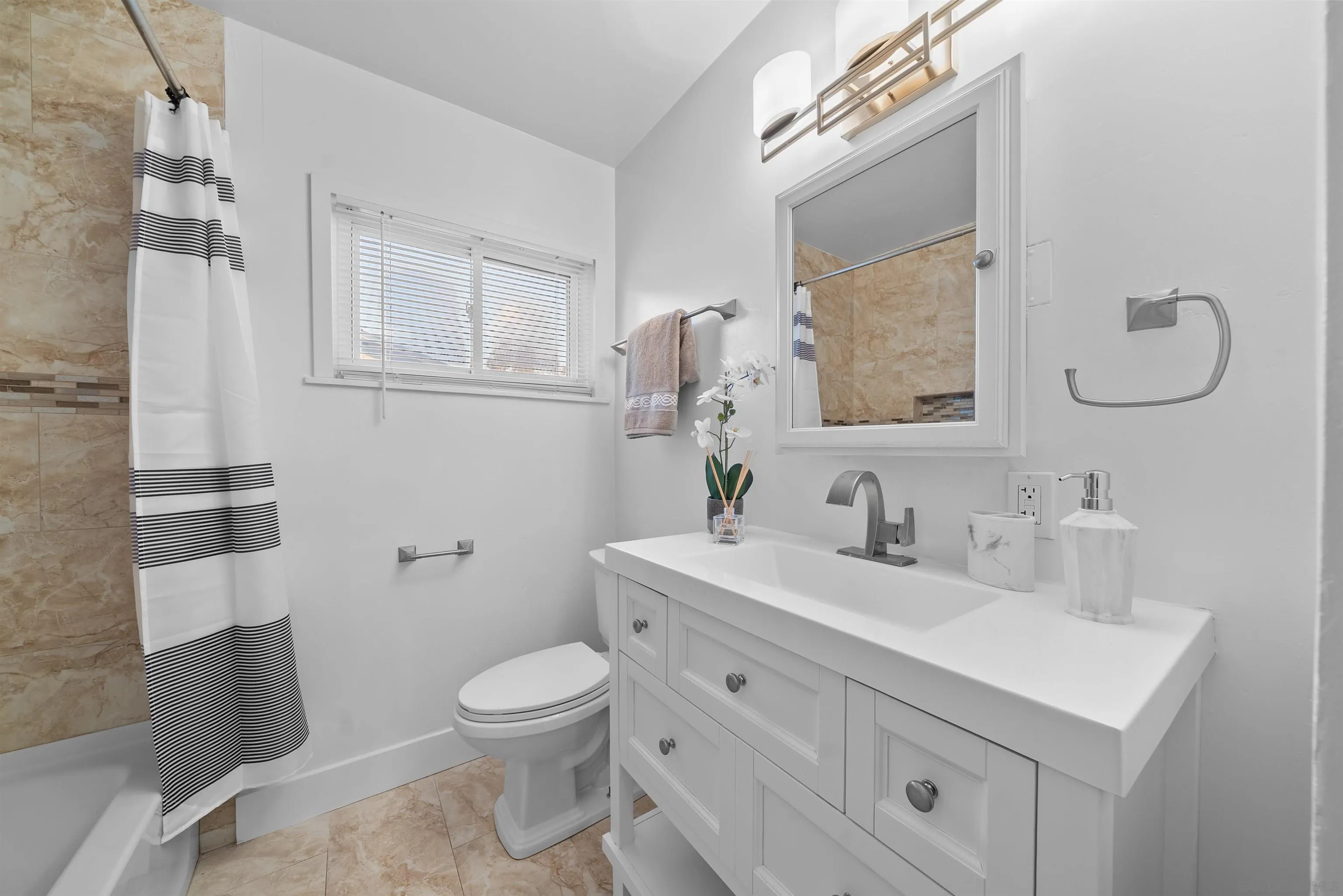 https://cdn.realtyfeed.com/cdn/127/260011426/2483d4f7c6be13ff8a5e8d3ce9541c60.webp