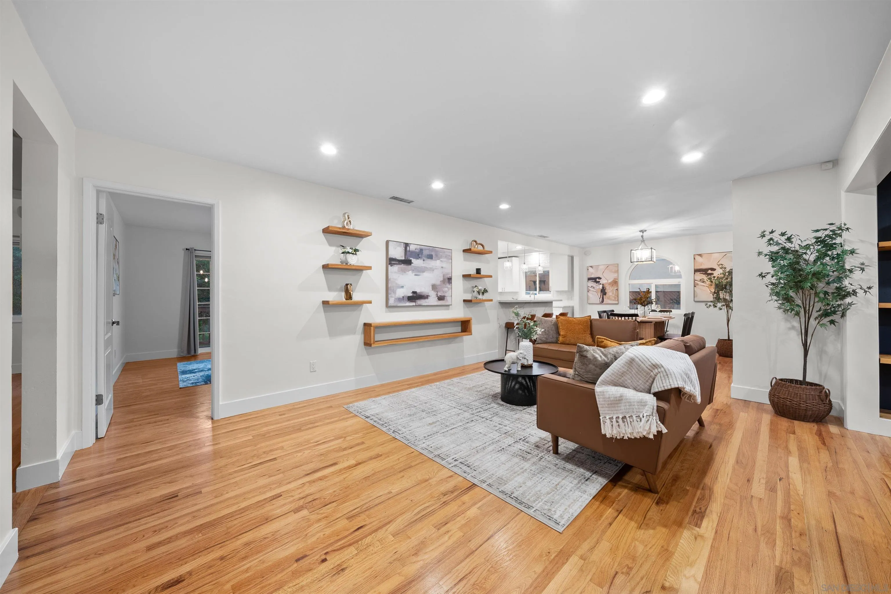 https://cdn.realtyfeed.com/cdn/127/260011426/6bc0e3b4d63519a51f0ec5626c11e95c.webp