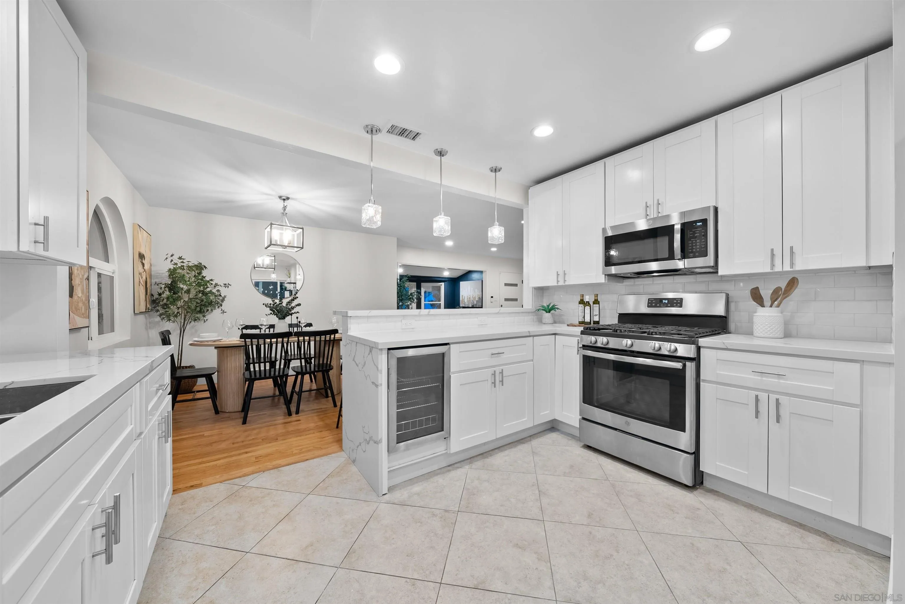 https://cdn.realtyfeed.com/cdn/127/260011426/cb15e6ef11f6a53be50460a00b245de4.webp