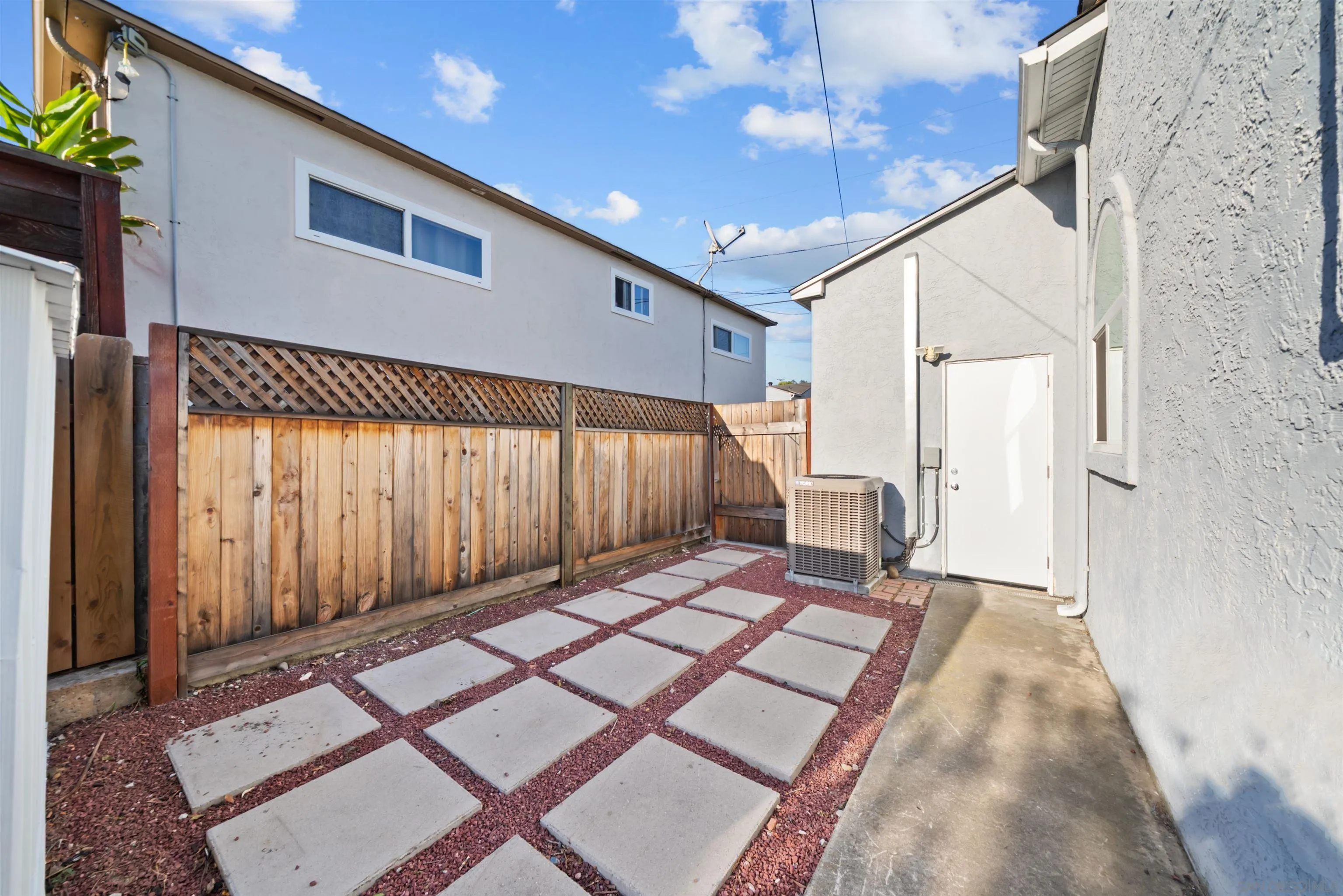 https://cdn.realtyfeed.com/cdn/127/260011426/dcabb33fe3c921d1c7934c0fa8d6d7aa.webp