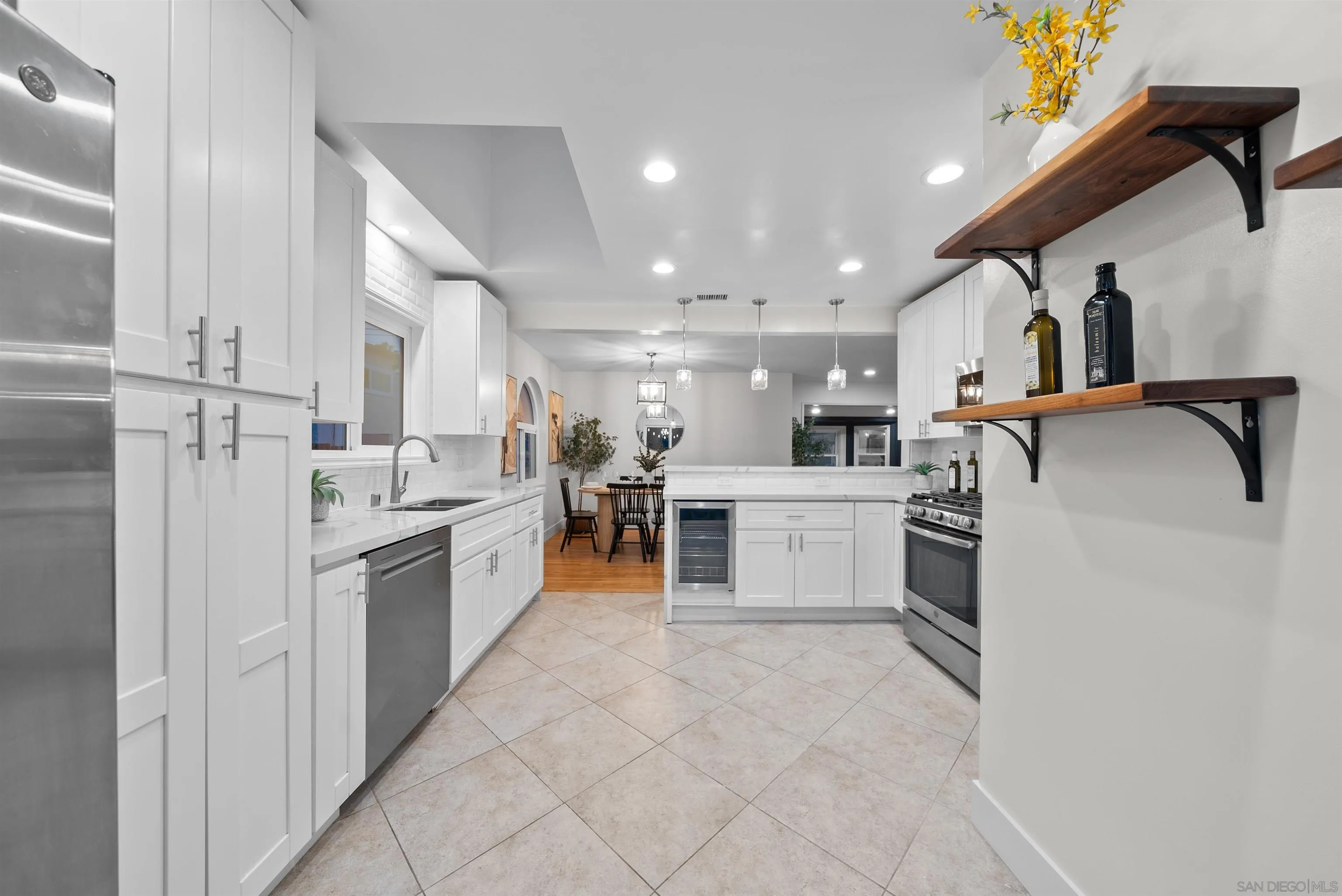 https://cdn.realtyfeed.com/cdn/127/260011426/ff724cdac046c9d39847b136ca1576fc.webp
