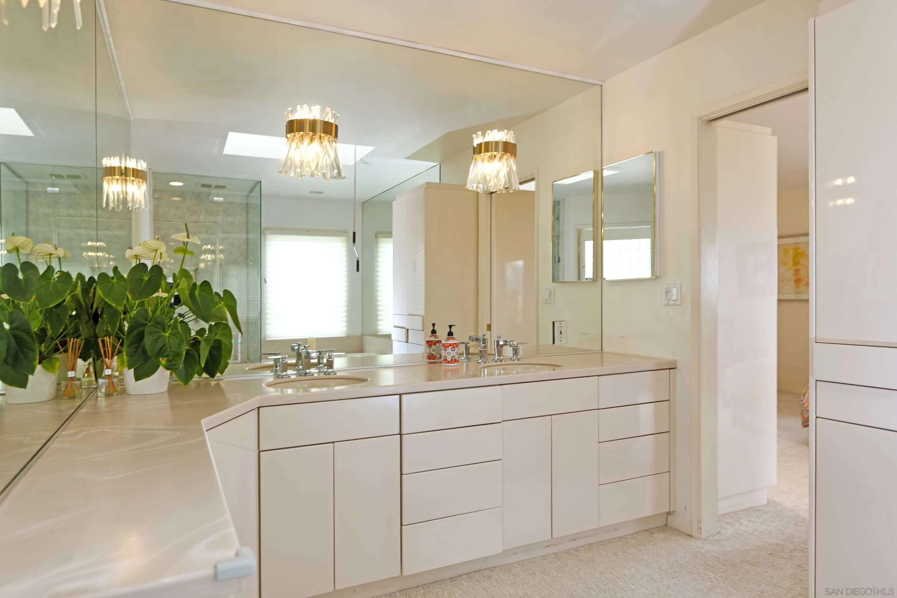 https://cdn.realtyfeed.com/cdn/127/260011428/0d1ff13282590554ea1341f2be79bec9.webp